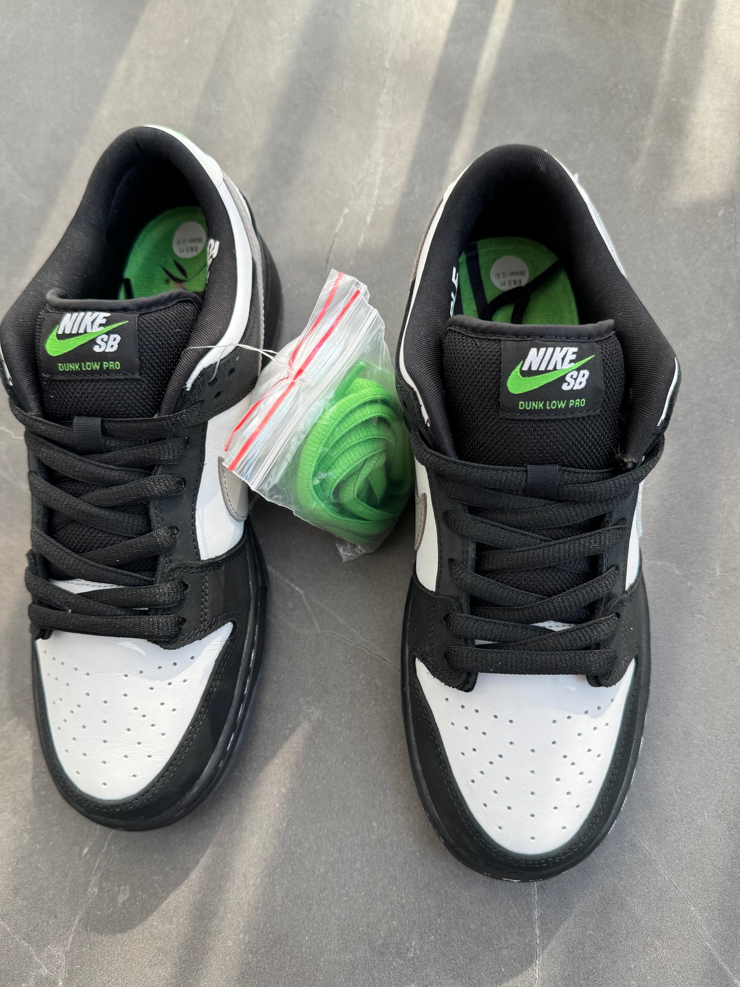 Dunk Low Pro SB Panda Pigeon US8