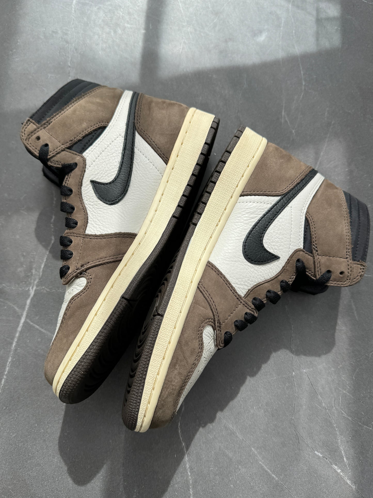 Air Jordan 1 High Travis Scott Mocha US8