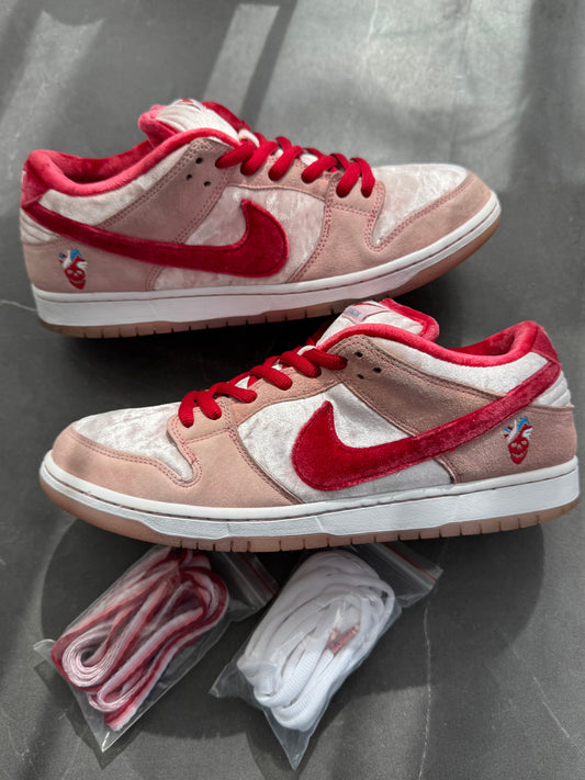 Dunk Low Pro SB Strange Love US11