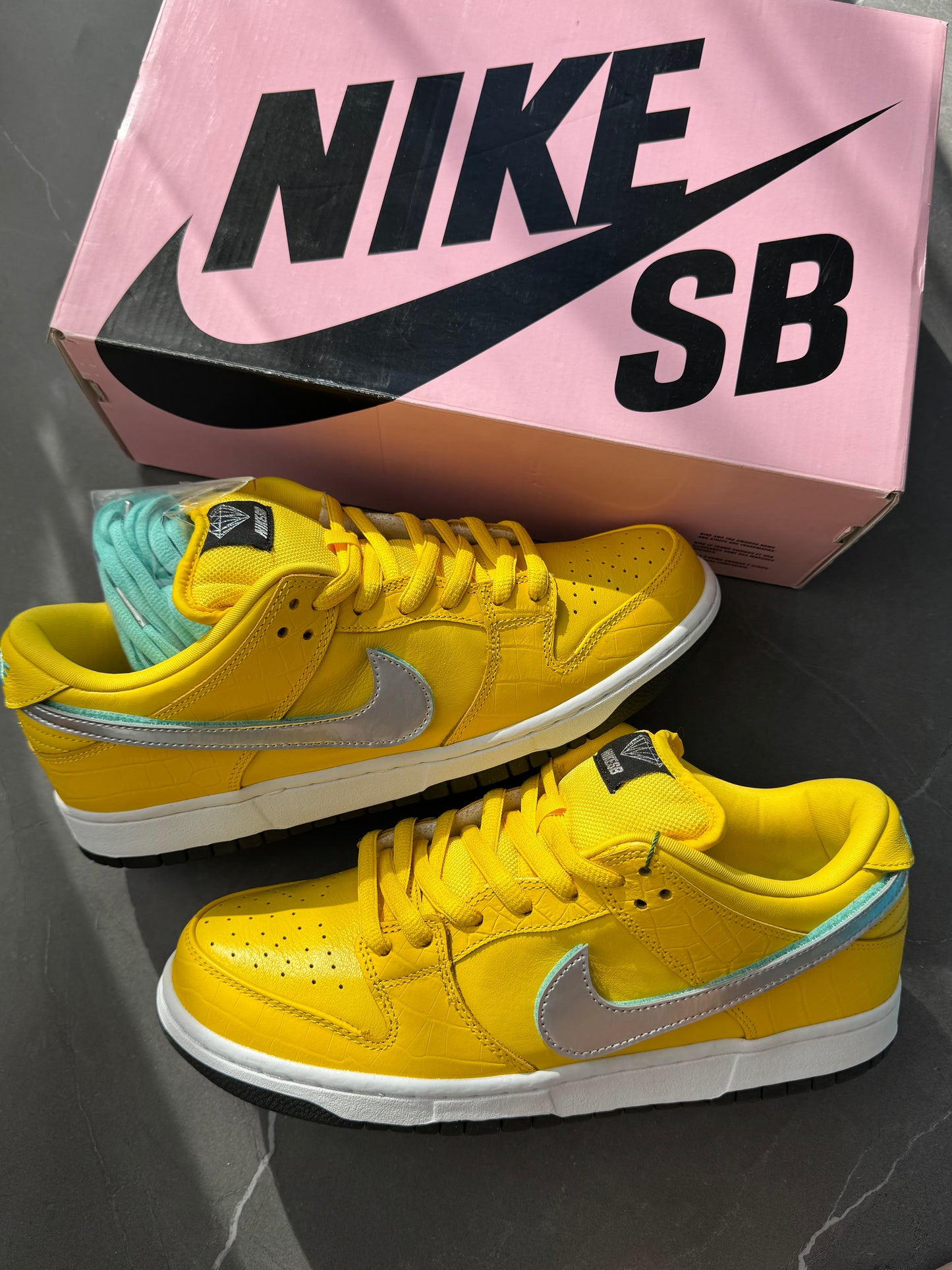Dunk Low Pro SB Canary Diamond Friends & Family