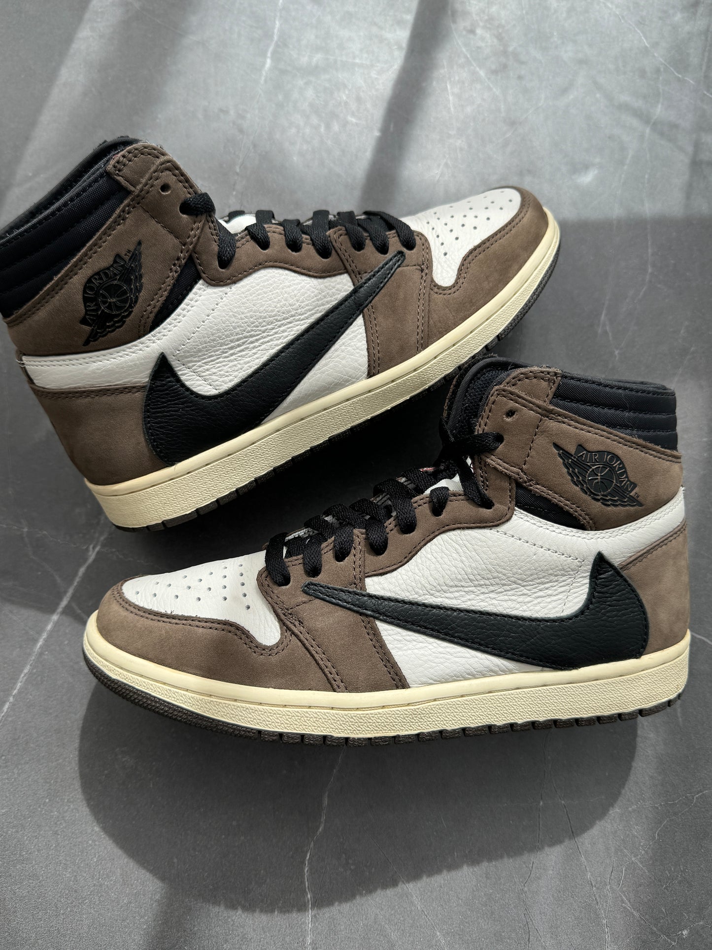 Air Jordan 1 High Travis Scott Mocha US8