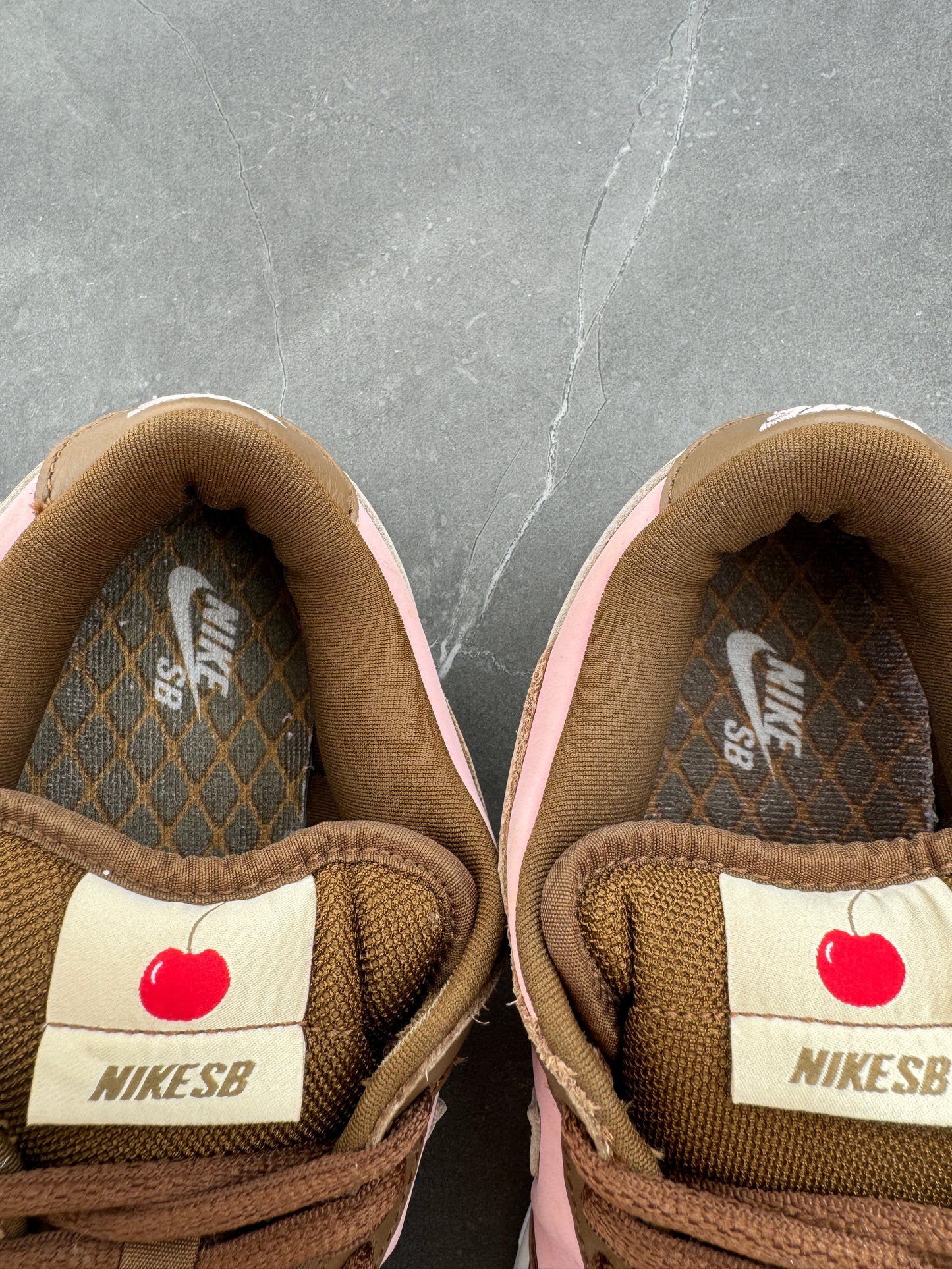 Dunk Low Pro SB Stussy Cherry US8.5