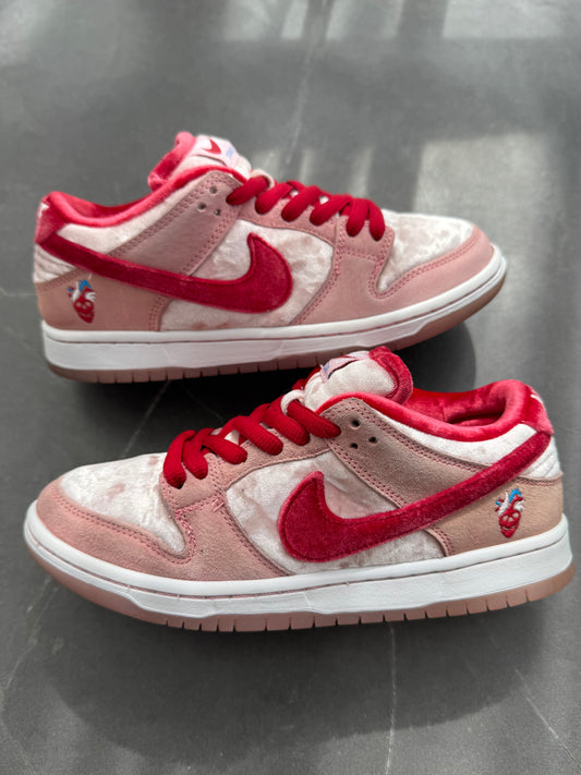 Dunk Low Pro SB Strange Love US5