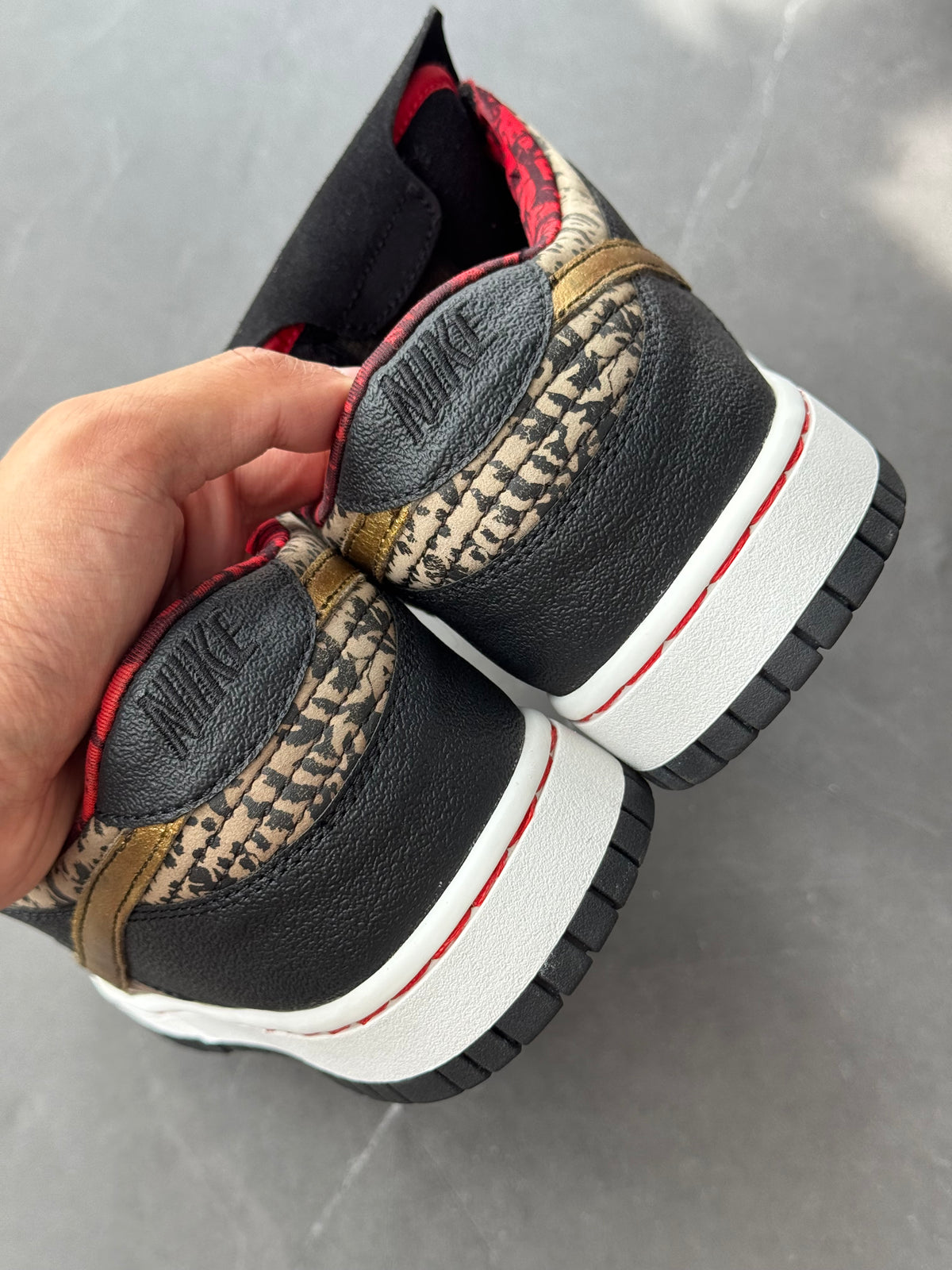 Dunk Low Premium SB SBTG 2006 US11
