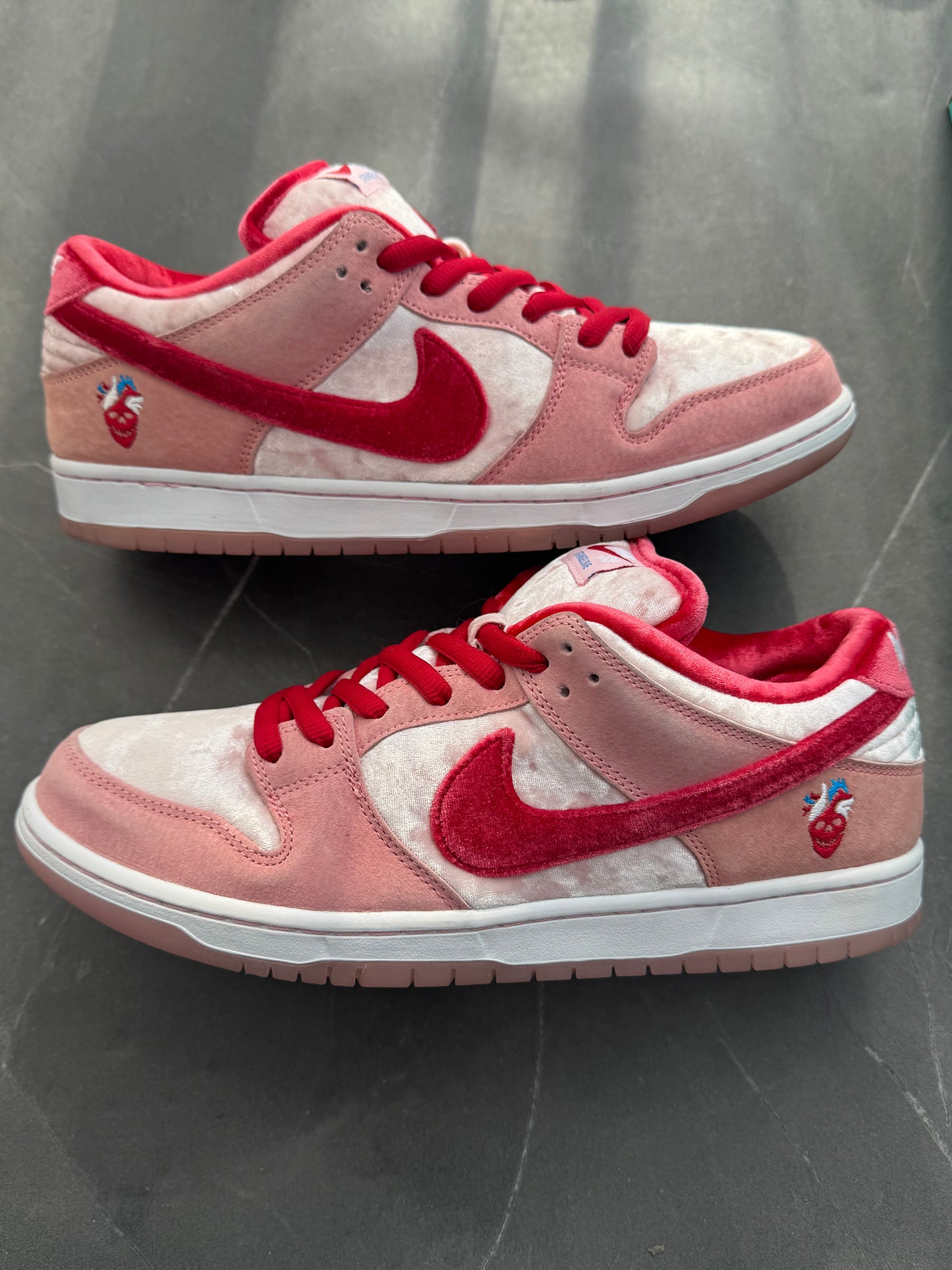 Dunk Low Pro SB Strange Love US11