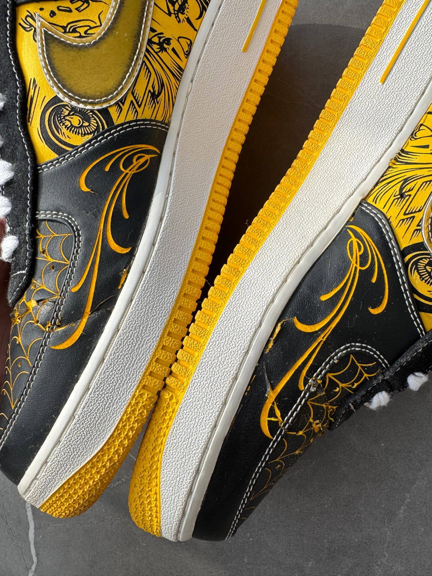 Air Force 1 Low Supreme I/O "Livestrong" Mr.Cartoon 2009