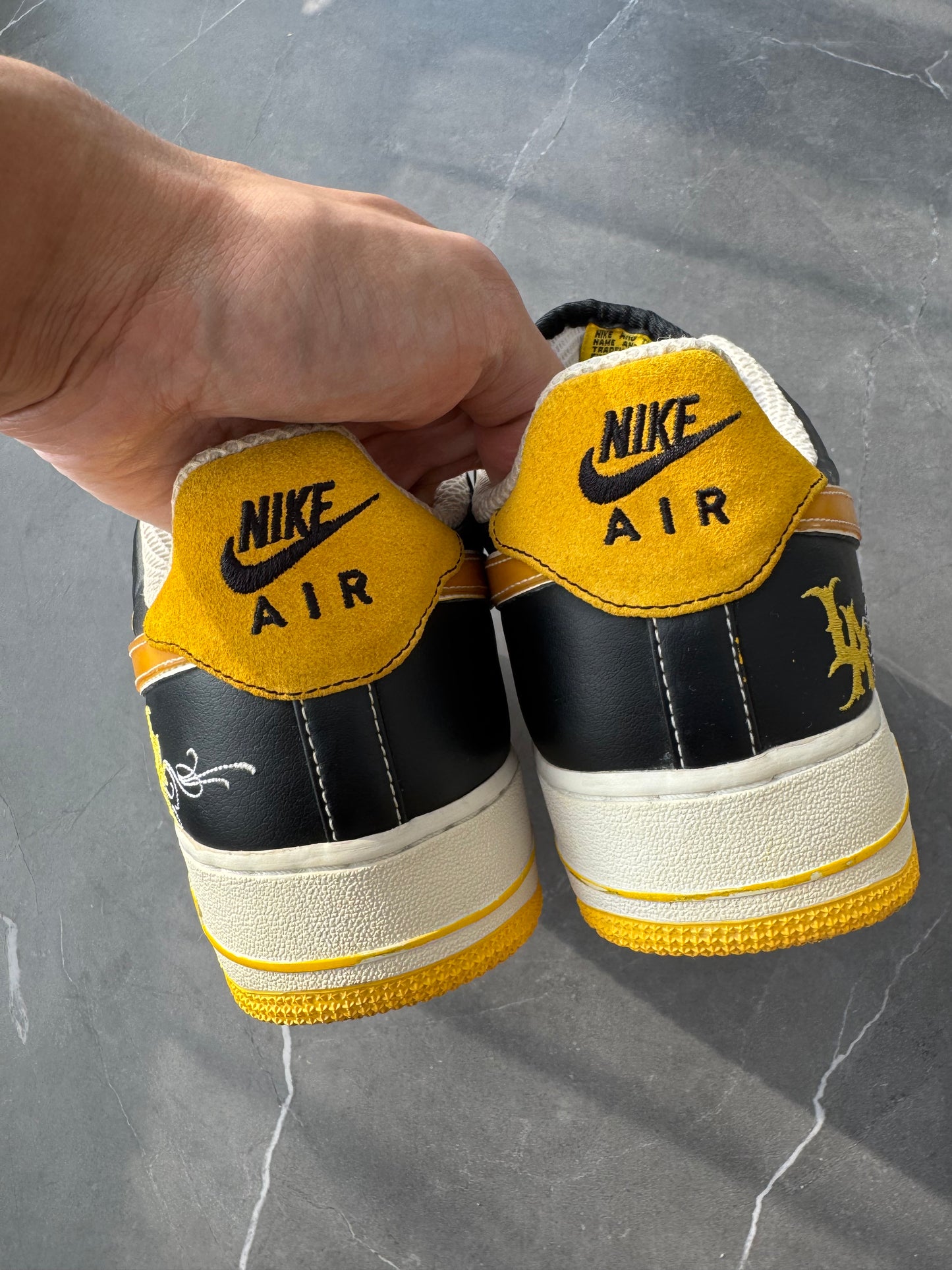 Air Force 1 Low Supreme I/O "Livestrong" Mr.Cartoon 2009