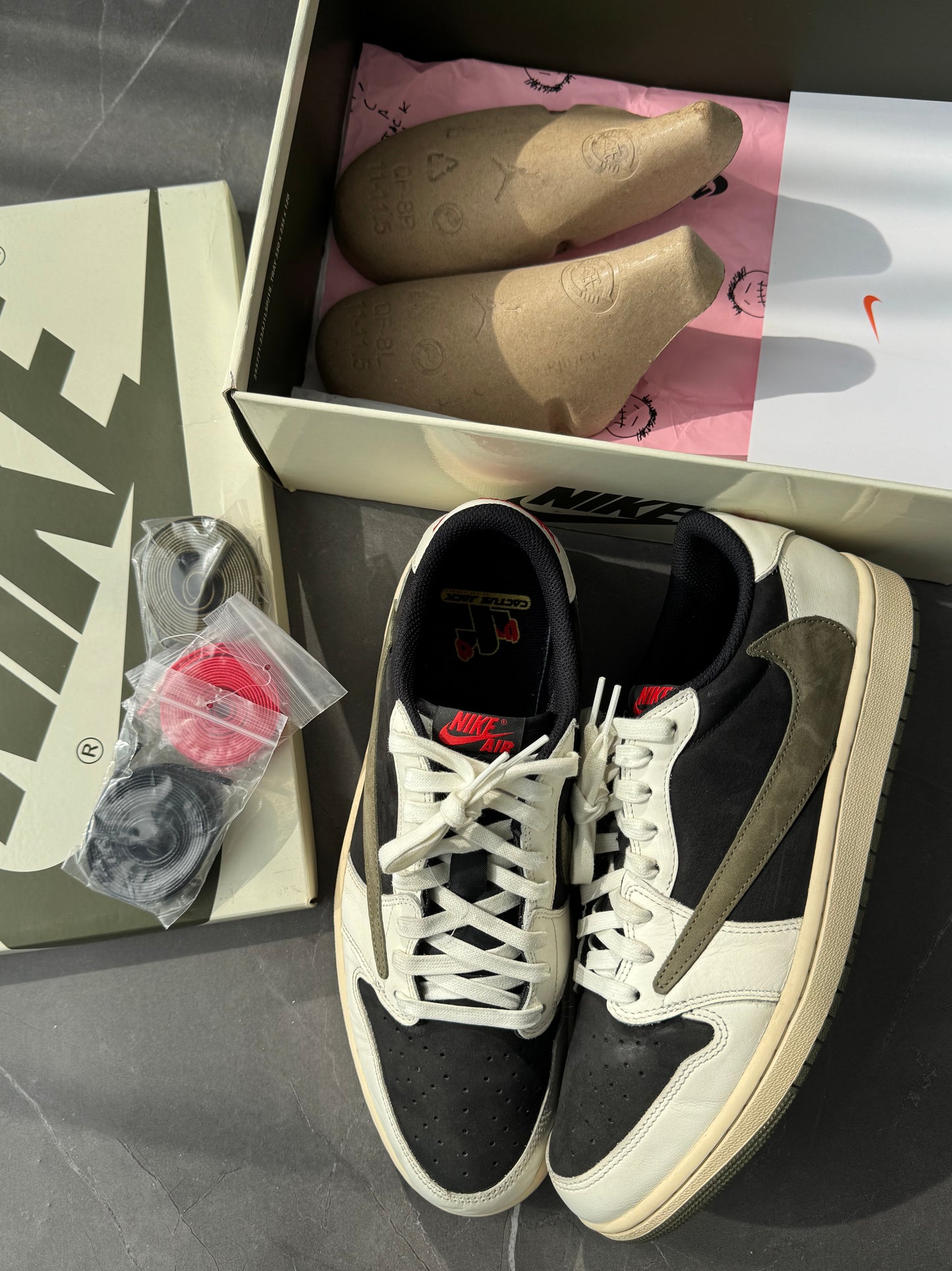 Air Jordan 1 Low Travis Scott Olive