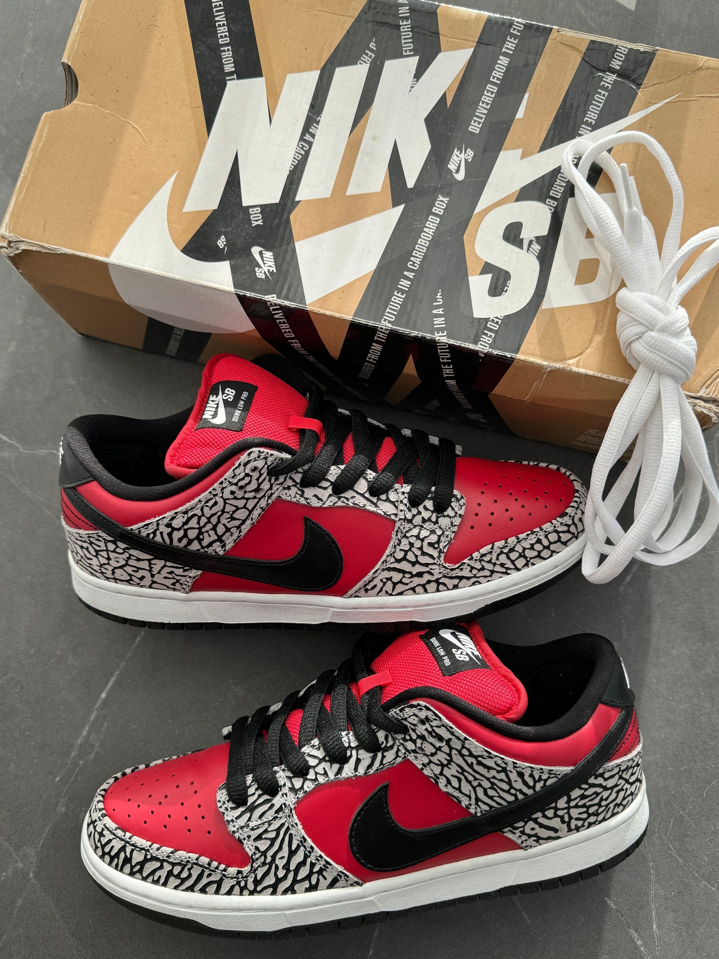 Dunk Low Premium SB Supreme Red Cement US8.5