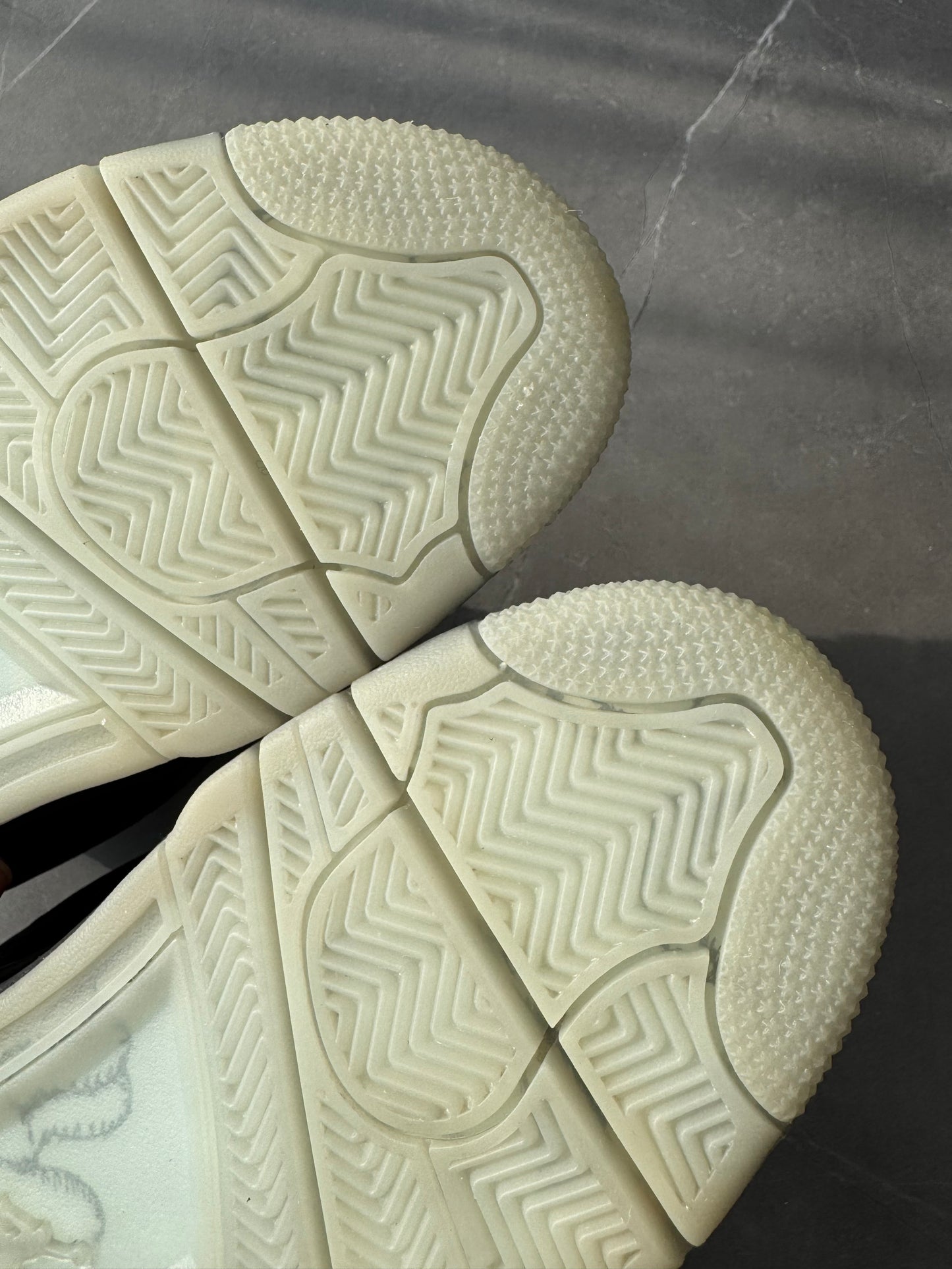 Air Jordan 4 Kaws Black US8
