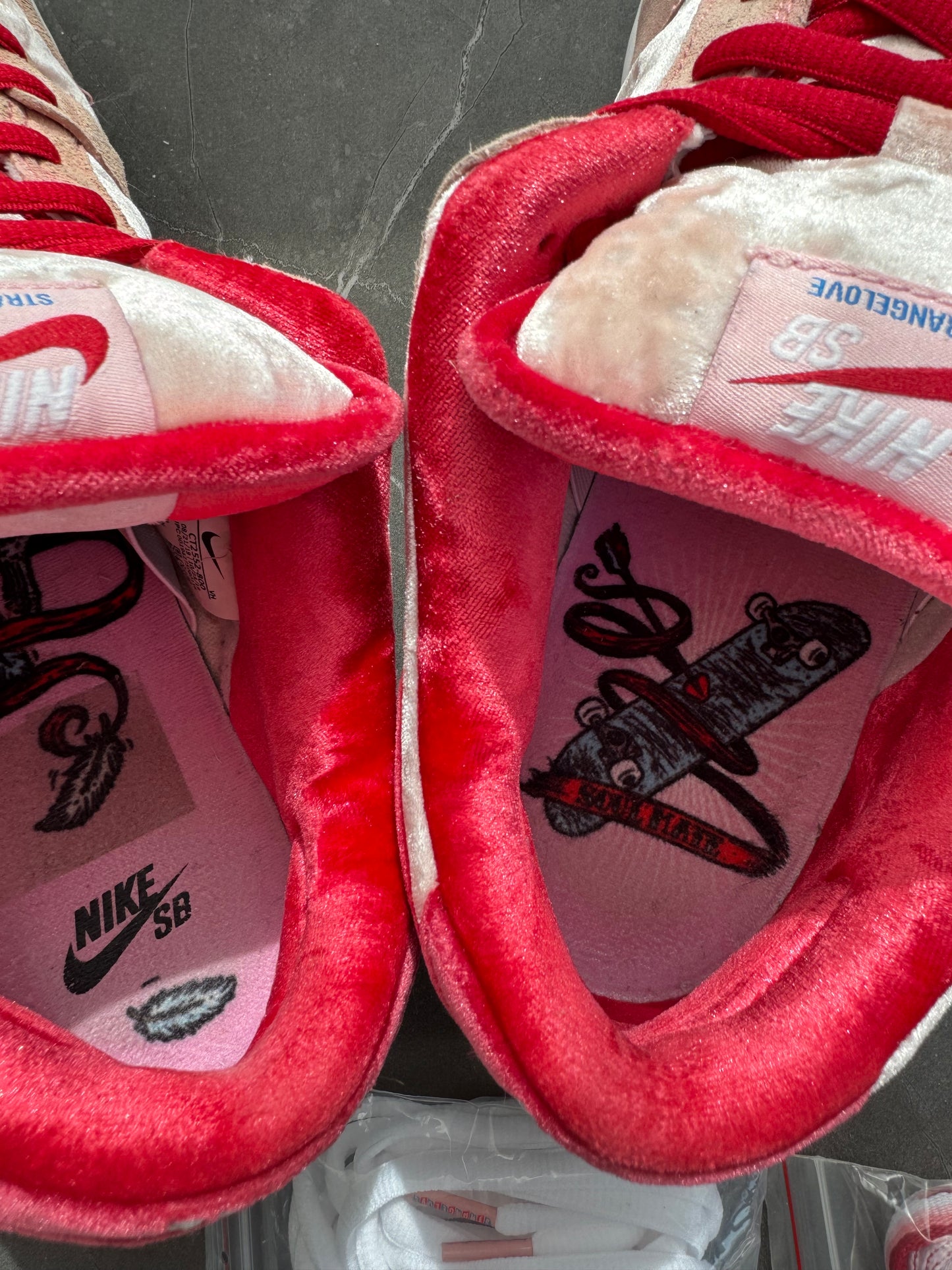 Dunk Low Pro SB Strange Love US12