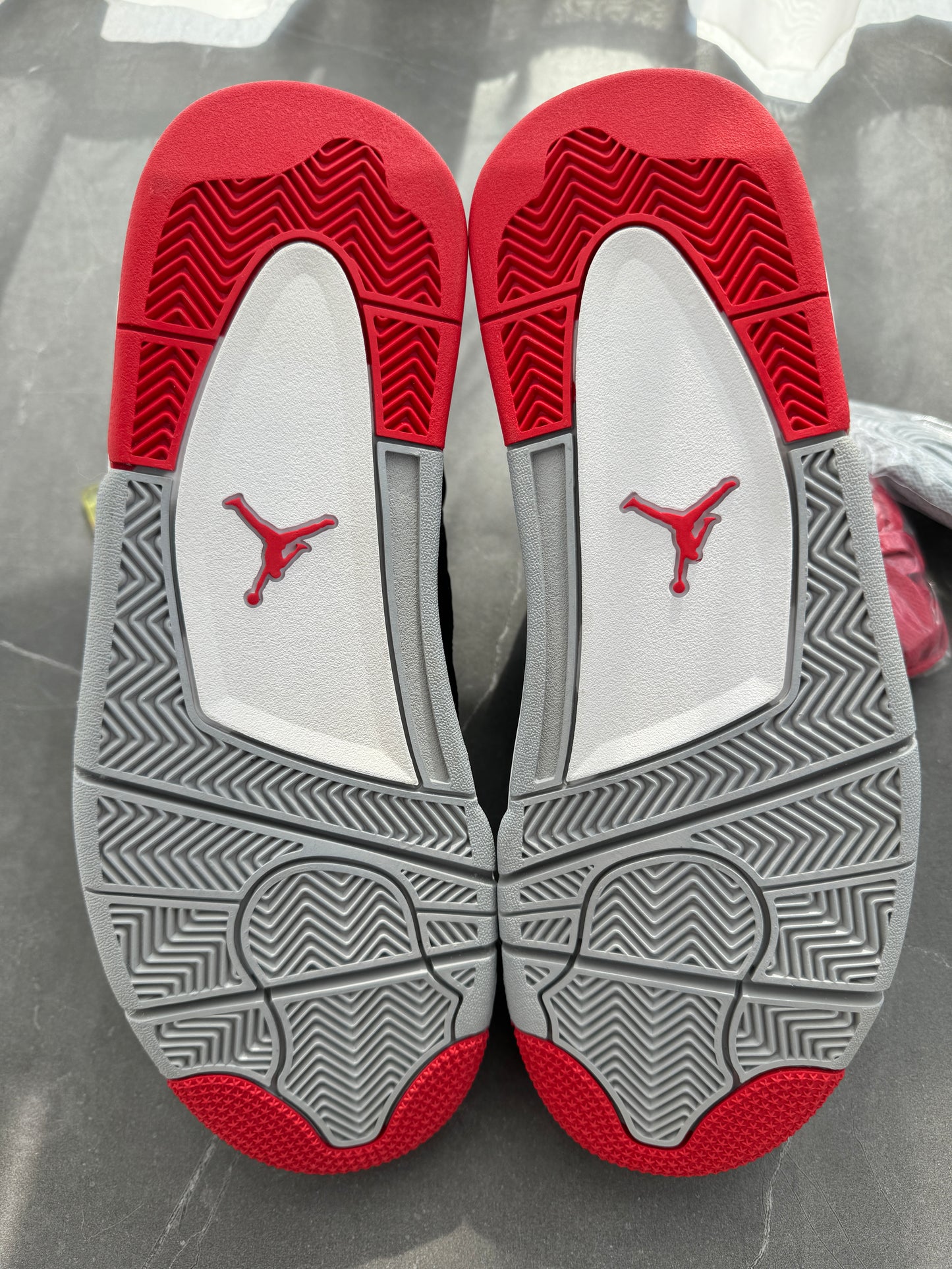 Air Jordan 4 OVO Drake Splatter 🦉