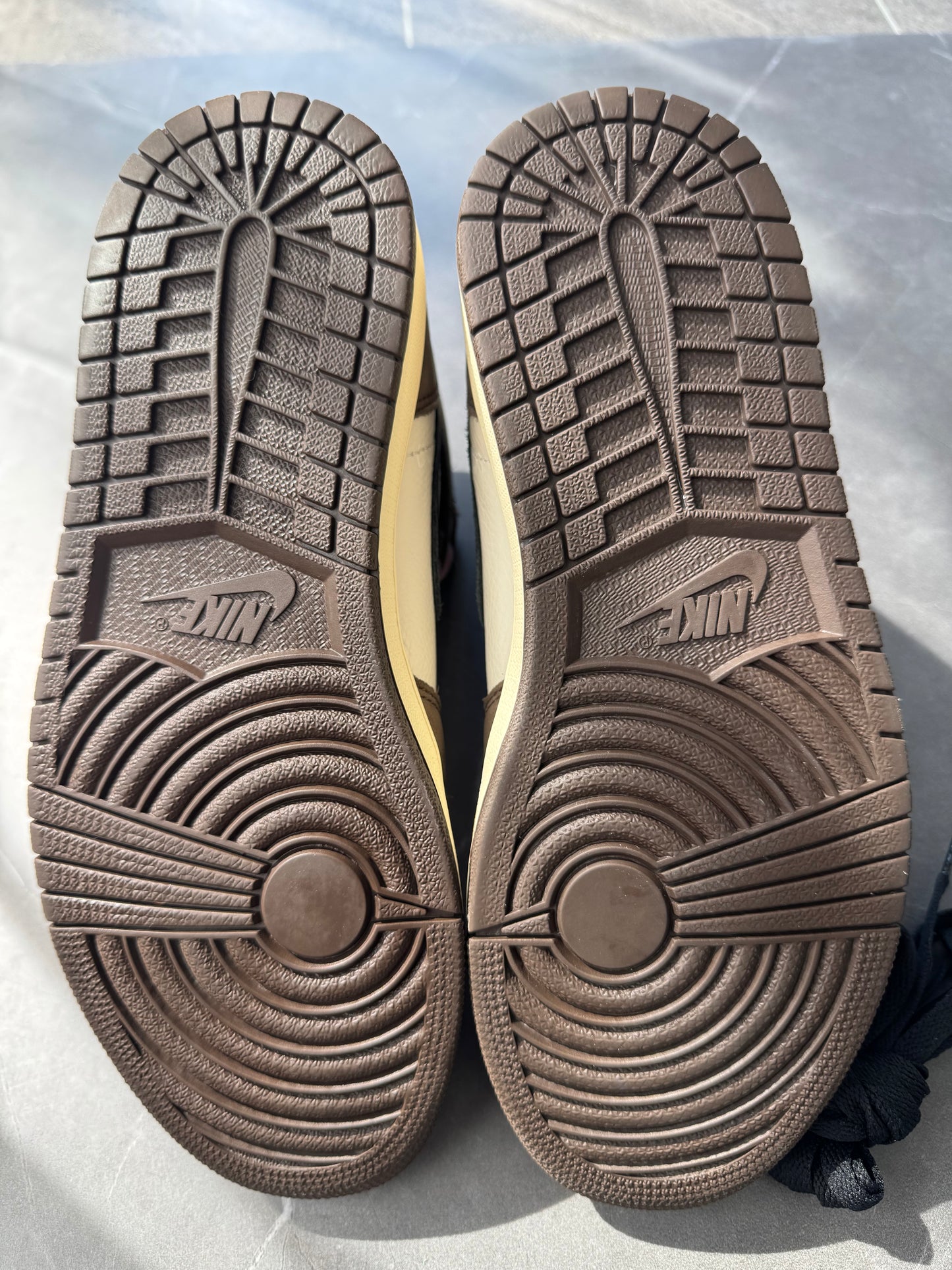 Air Jordan 1 High Travis Scott Mocha US9