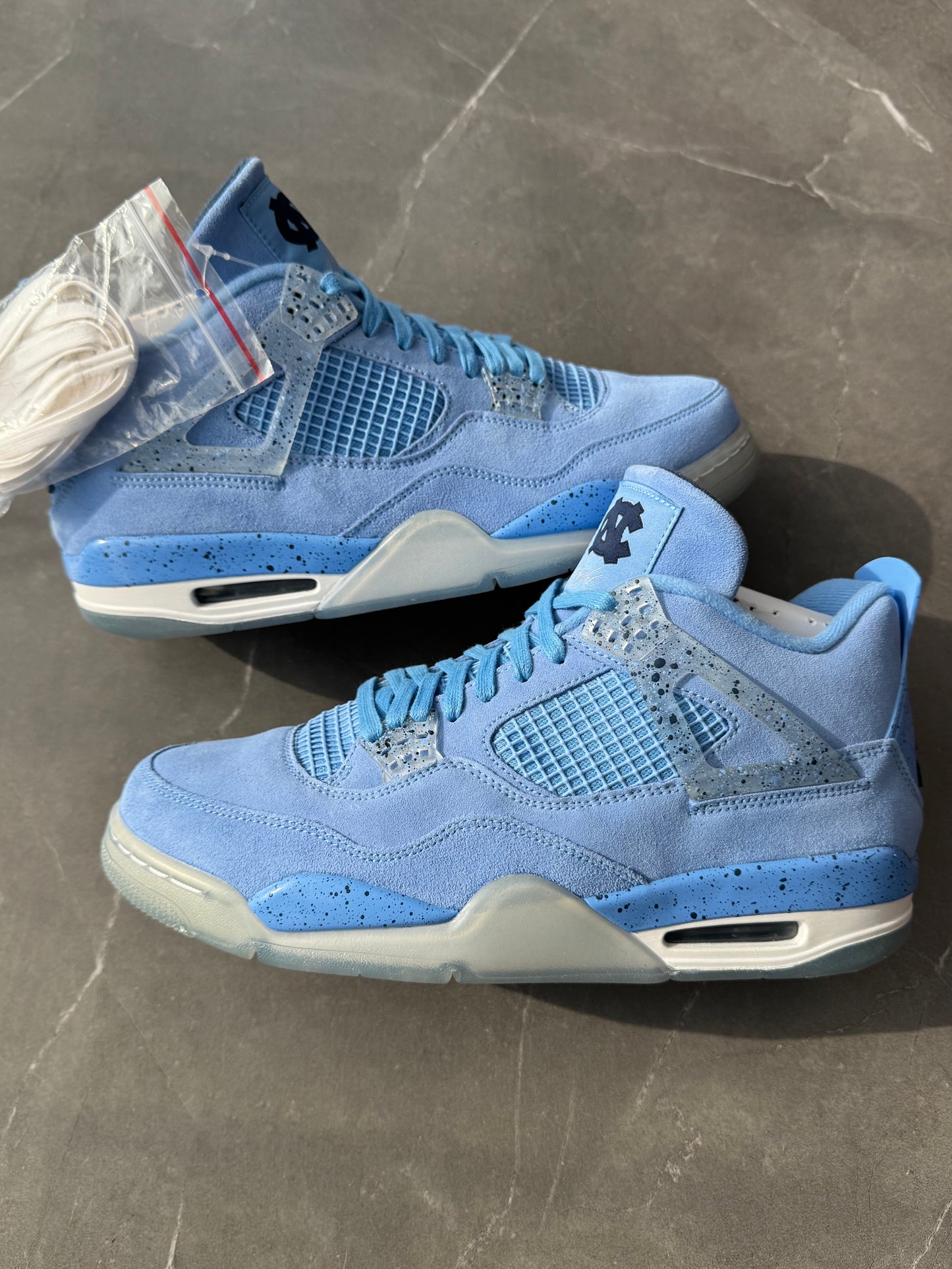 Air Jordan 4 UNC PE