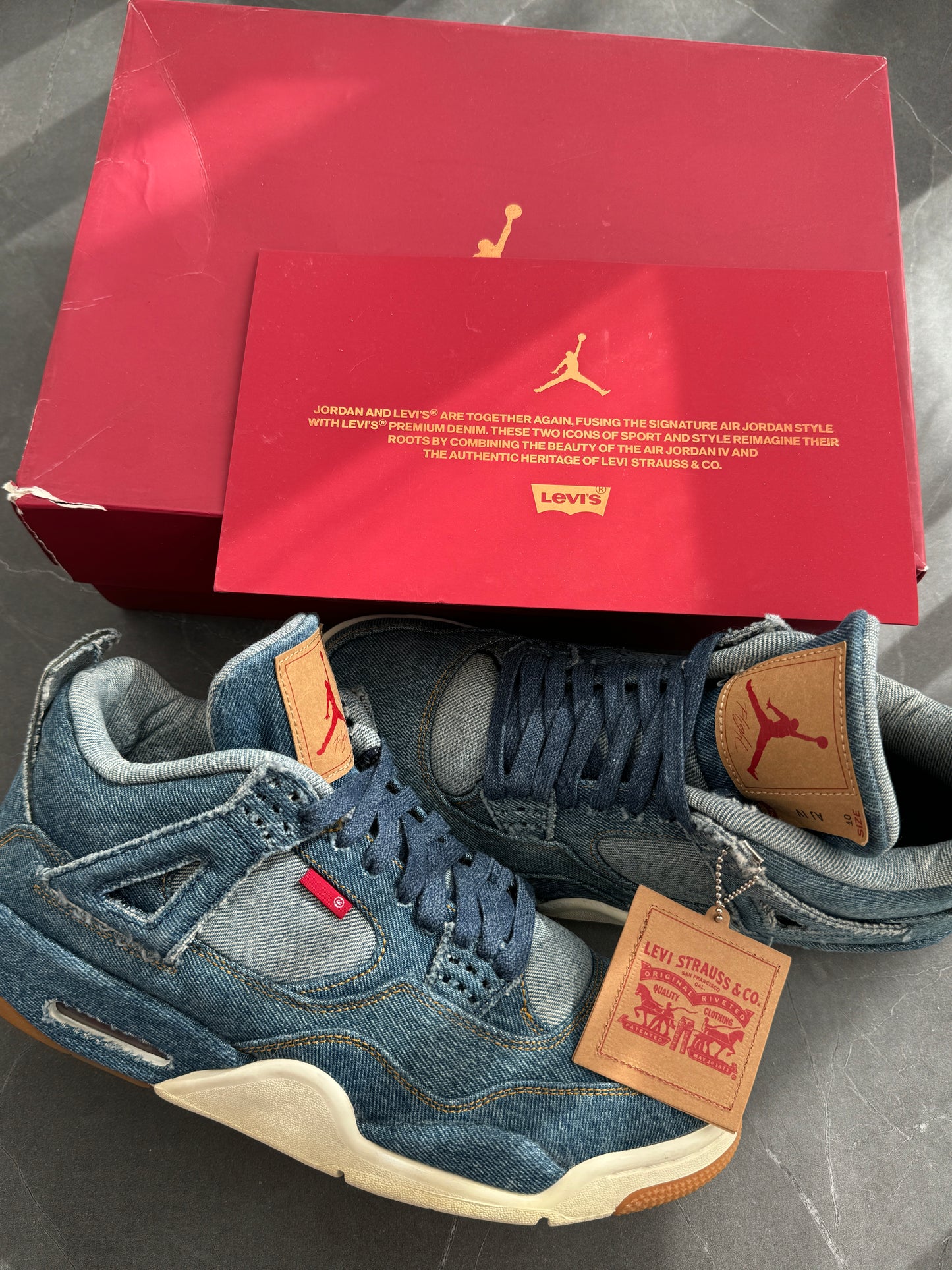 Air Jordan 4 Levi‘s Blue Denim