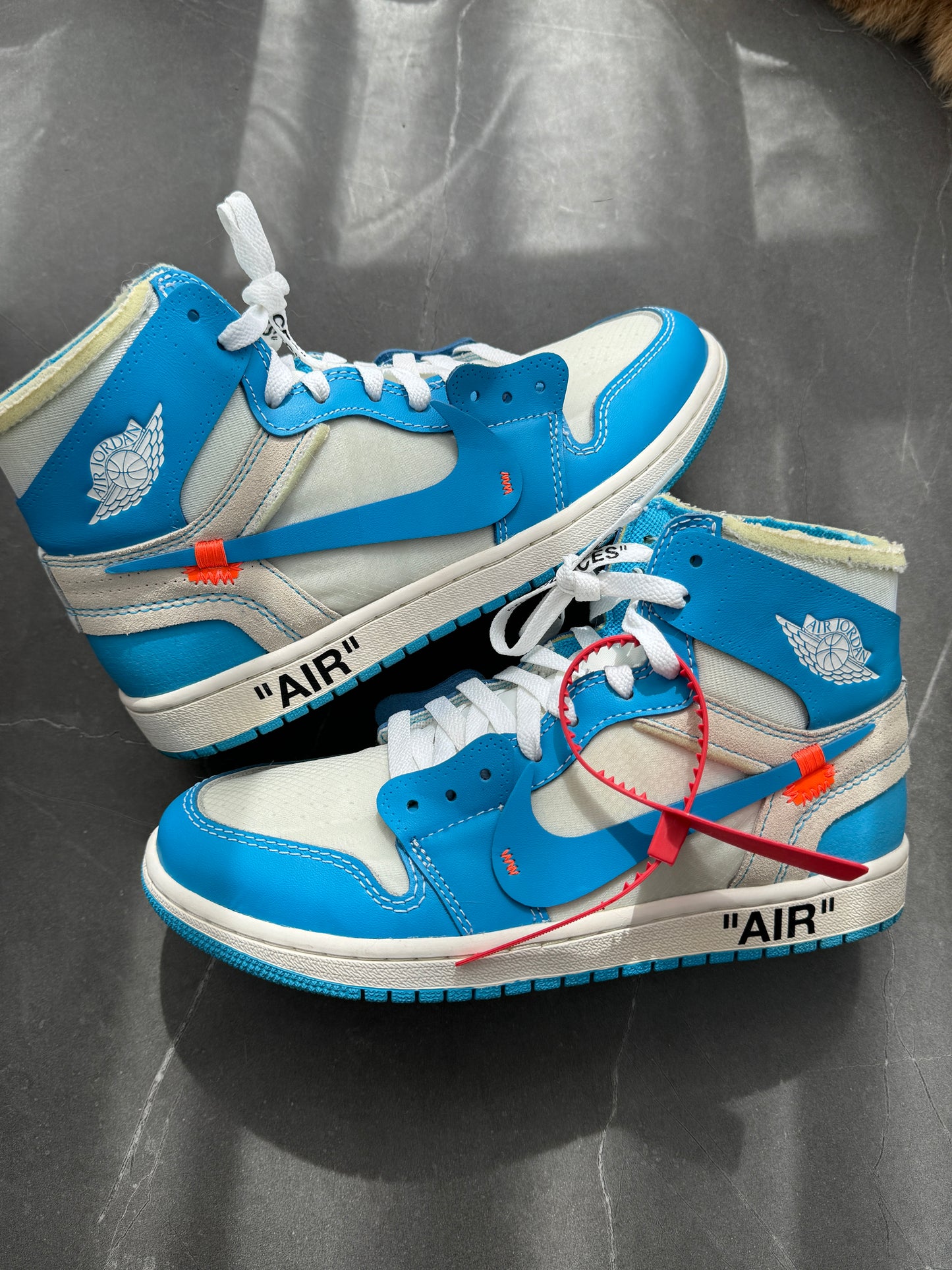 Air Jordan 1 Off-White University Blue US8