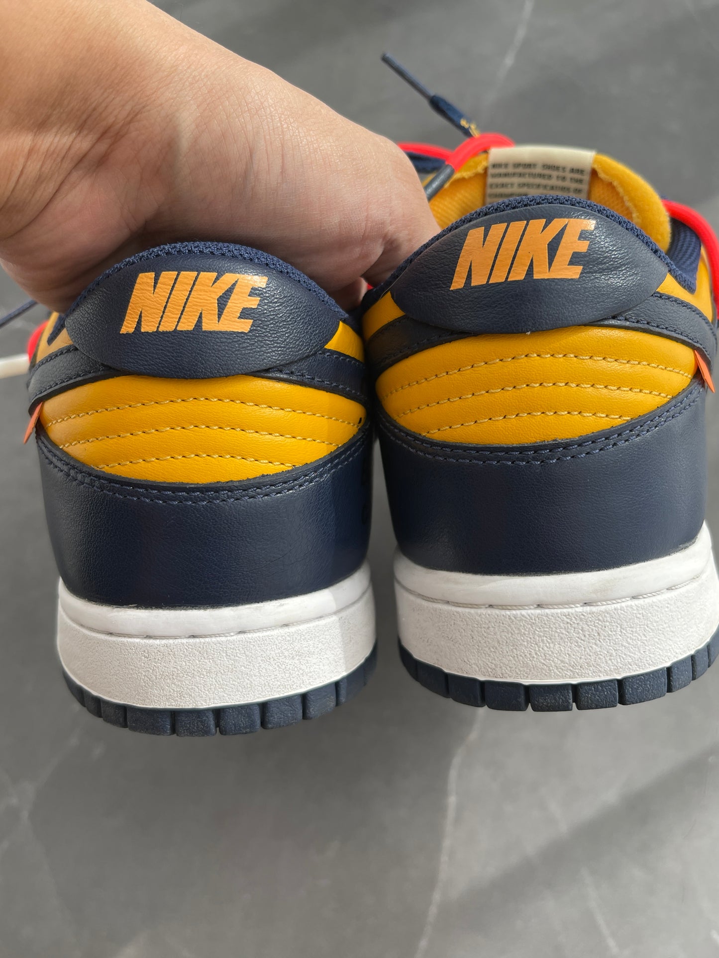 Dunk Low Off-White University Gold