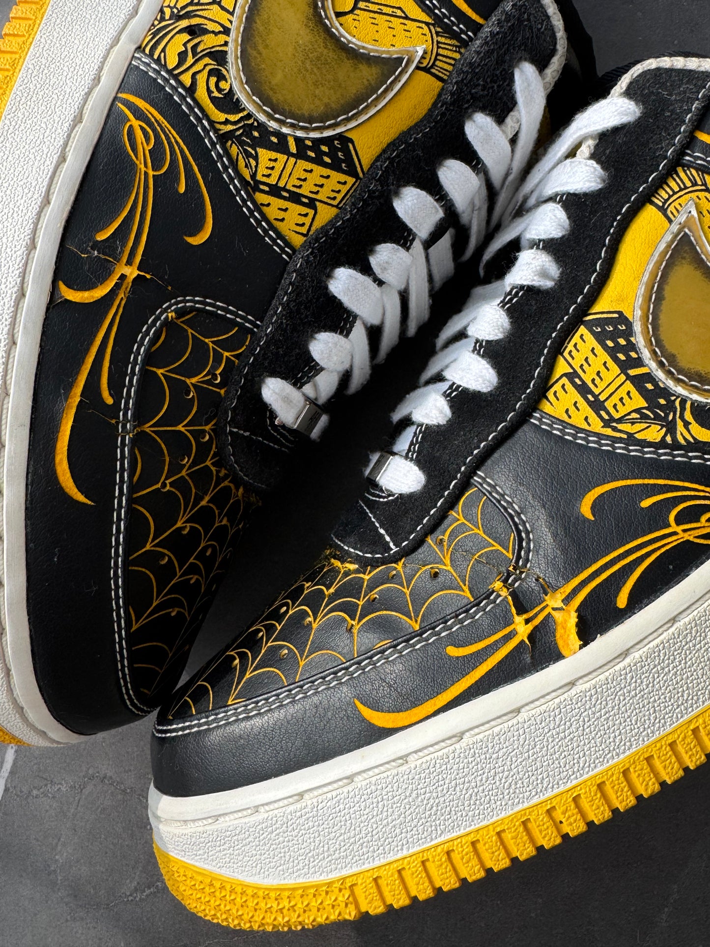 Air Force 1 Low Supreme I/O "Livestrong" Mr.Cartoon 2009