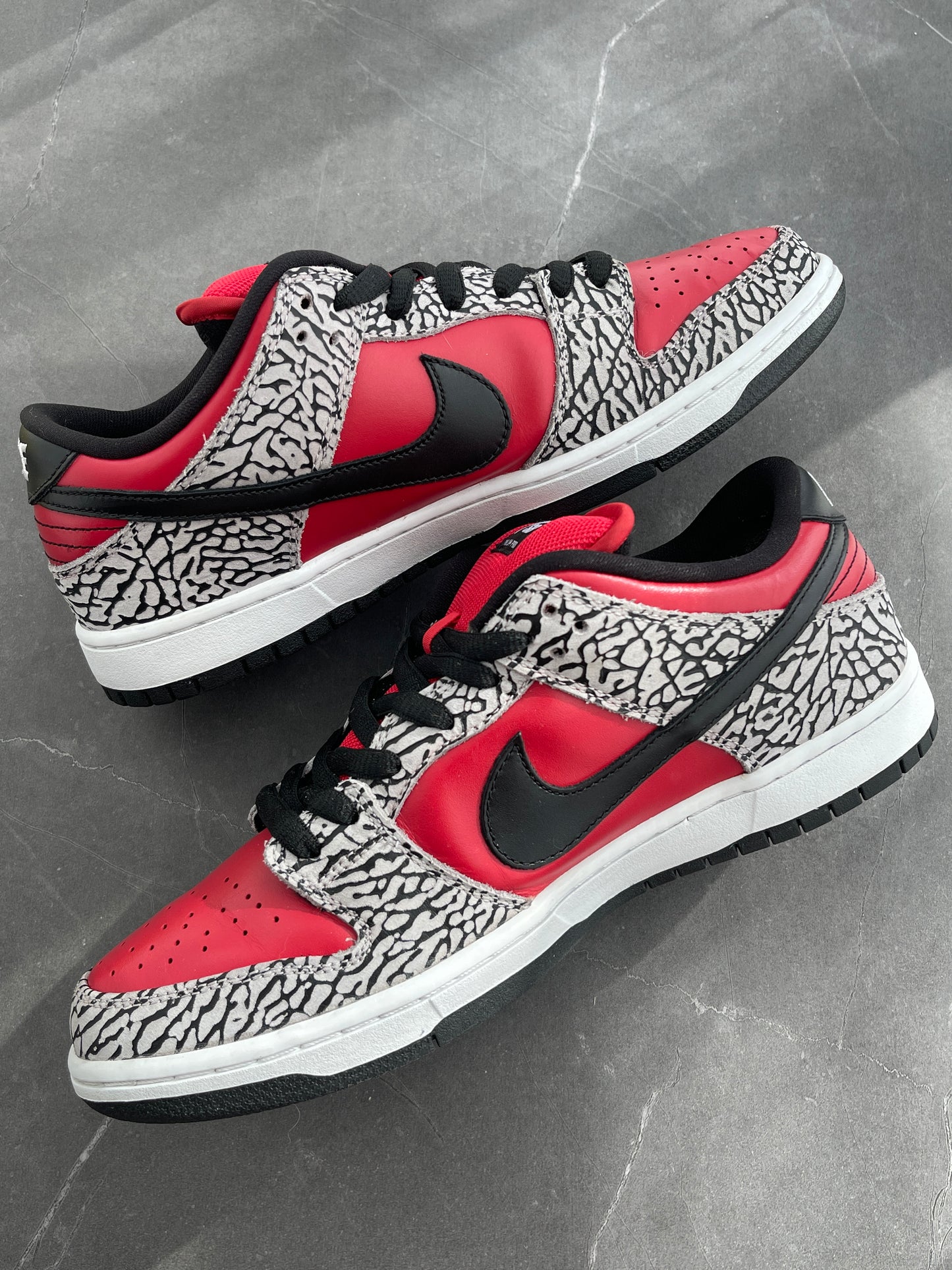 Dunk Low Premium SB Supreme Red Cement US10.5