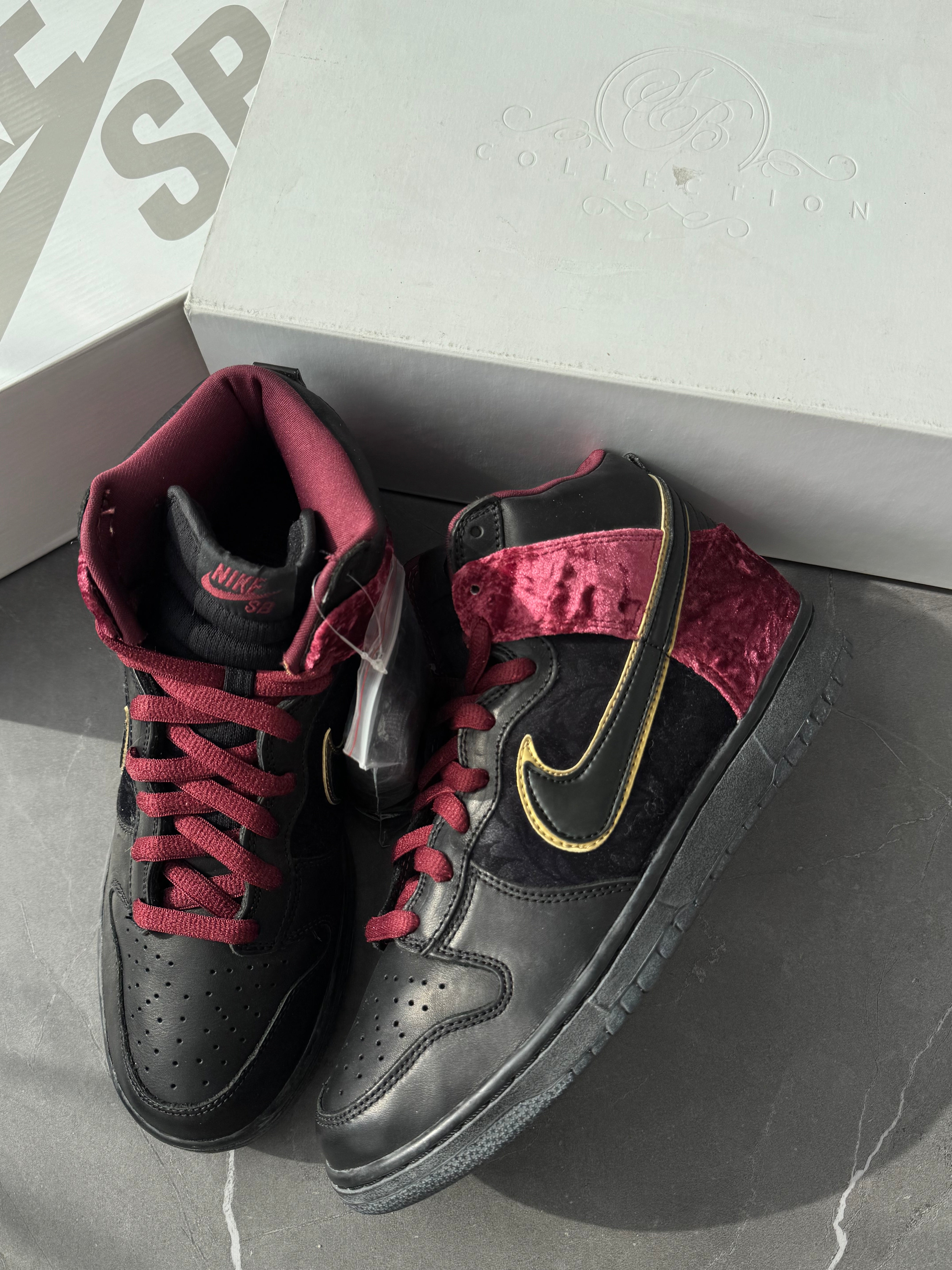 nike dunk high premium sb bloody sunday