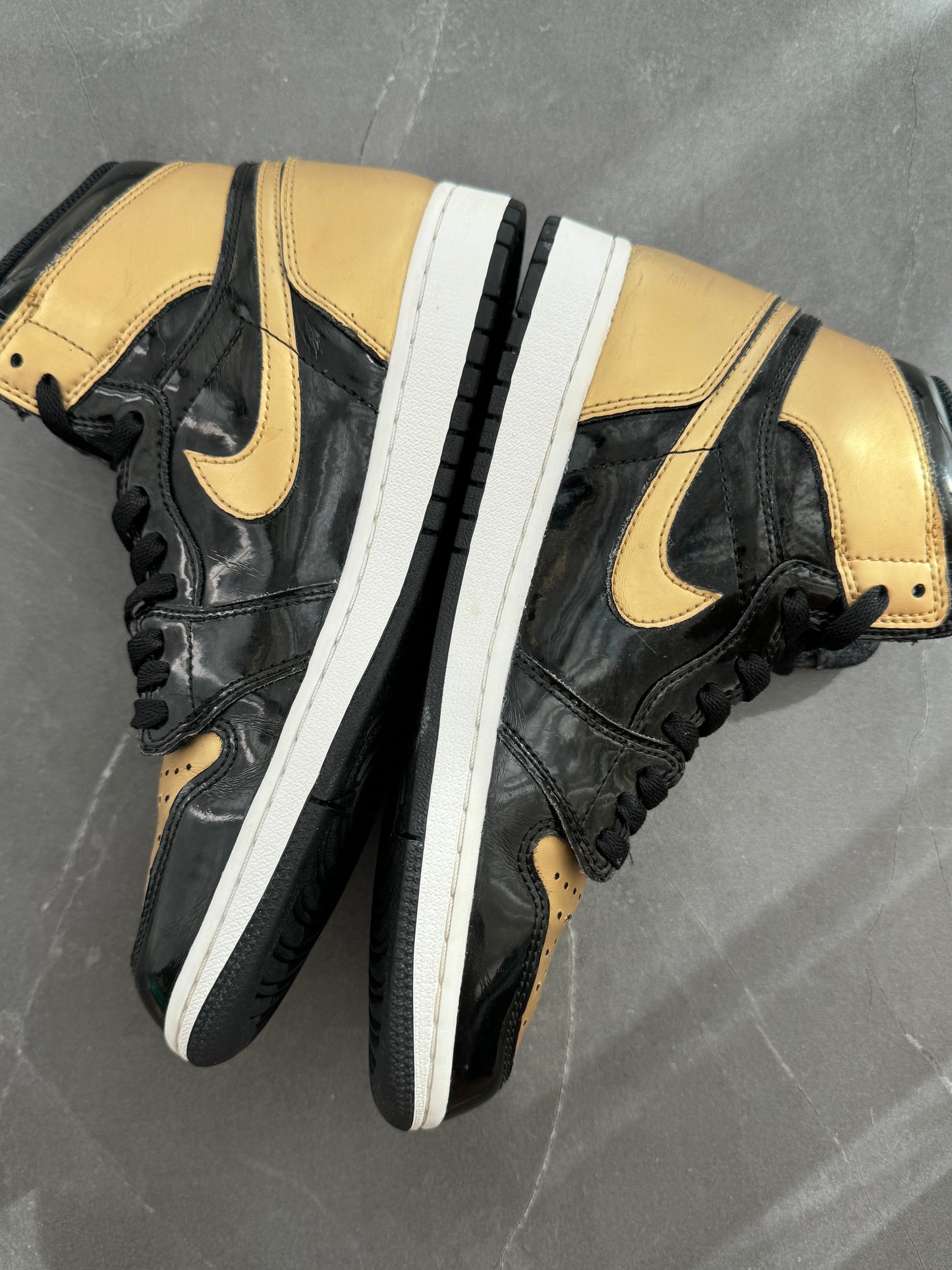 Air Jordan 1 High Gold Toe