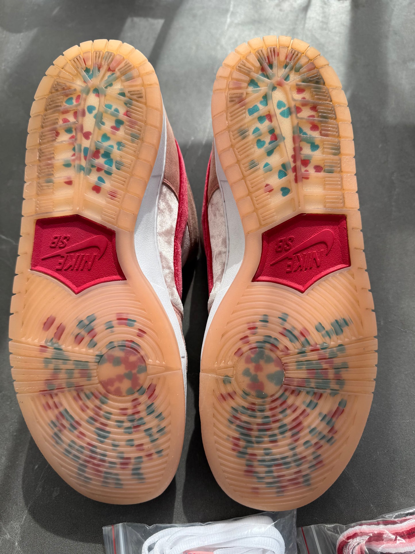 Dunk Low Pro SB Strange Love US12