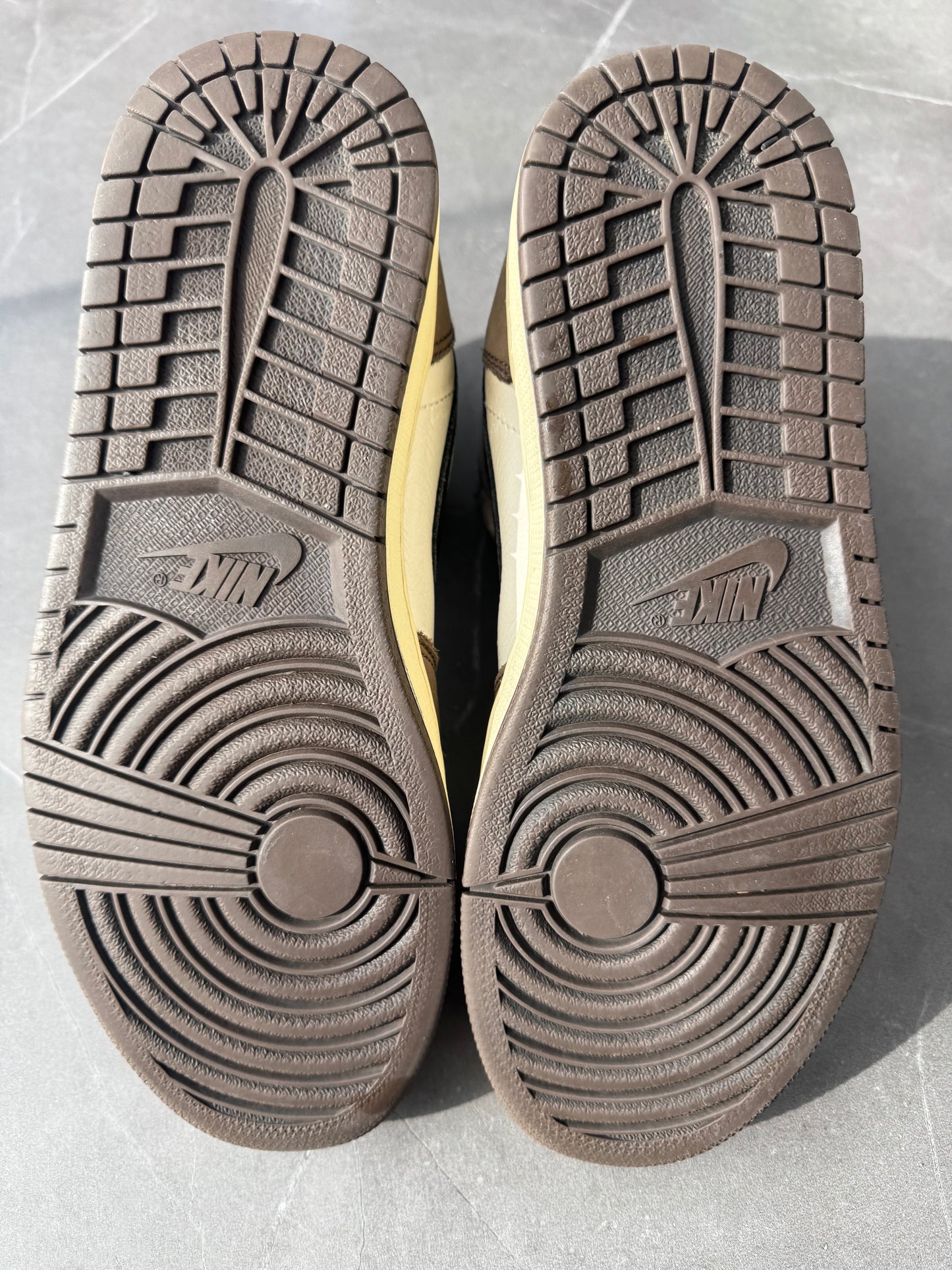 Air Jordan 1 High Travis Scott Mocha US8.5