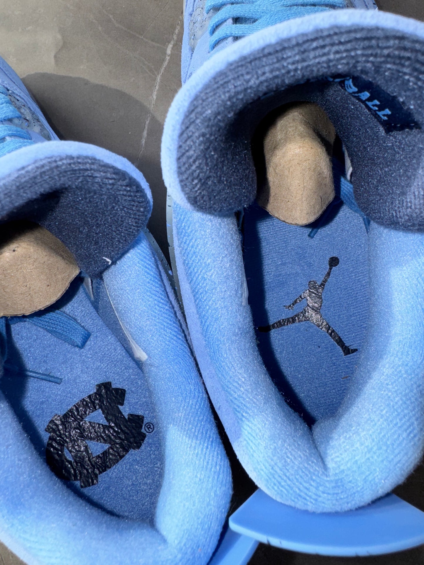 Air Jordan 4 UNC PE