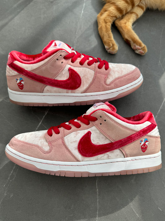 Dunk Low Pro SB Strange Love US9.5