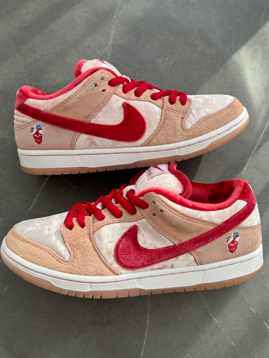 Dunk Low Pro SB Strange Love US8