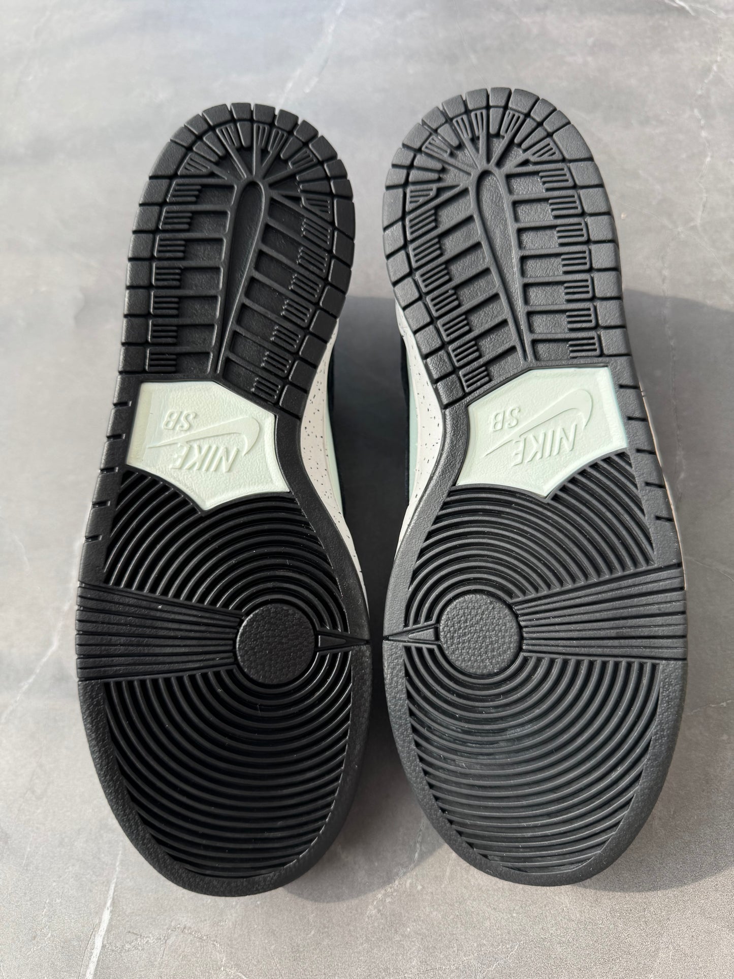 Dunk Low Pro SB Barely Green 2017