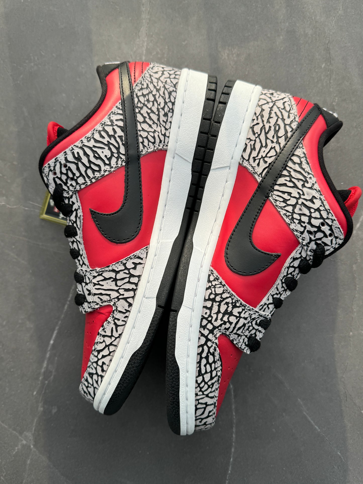 Dunk Low Premium SB Supreme Red Cement US9