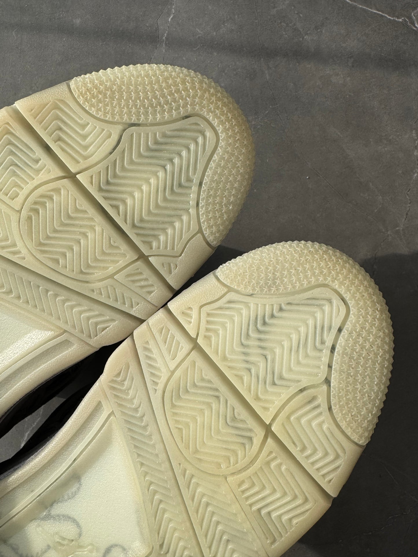 Air Jordan 4 Kaws Grey US10