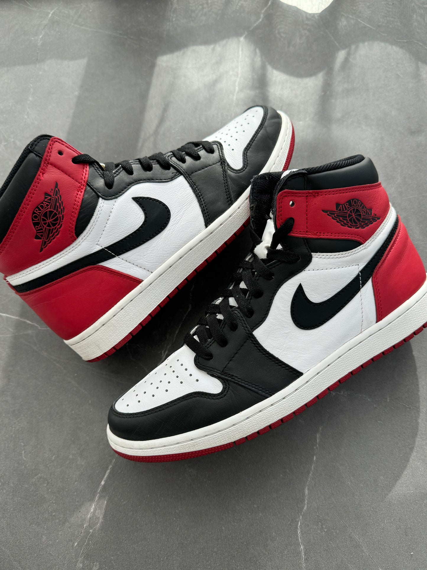 Air Jordan 1 High Black Toe 2016