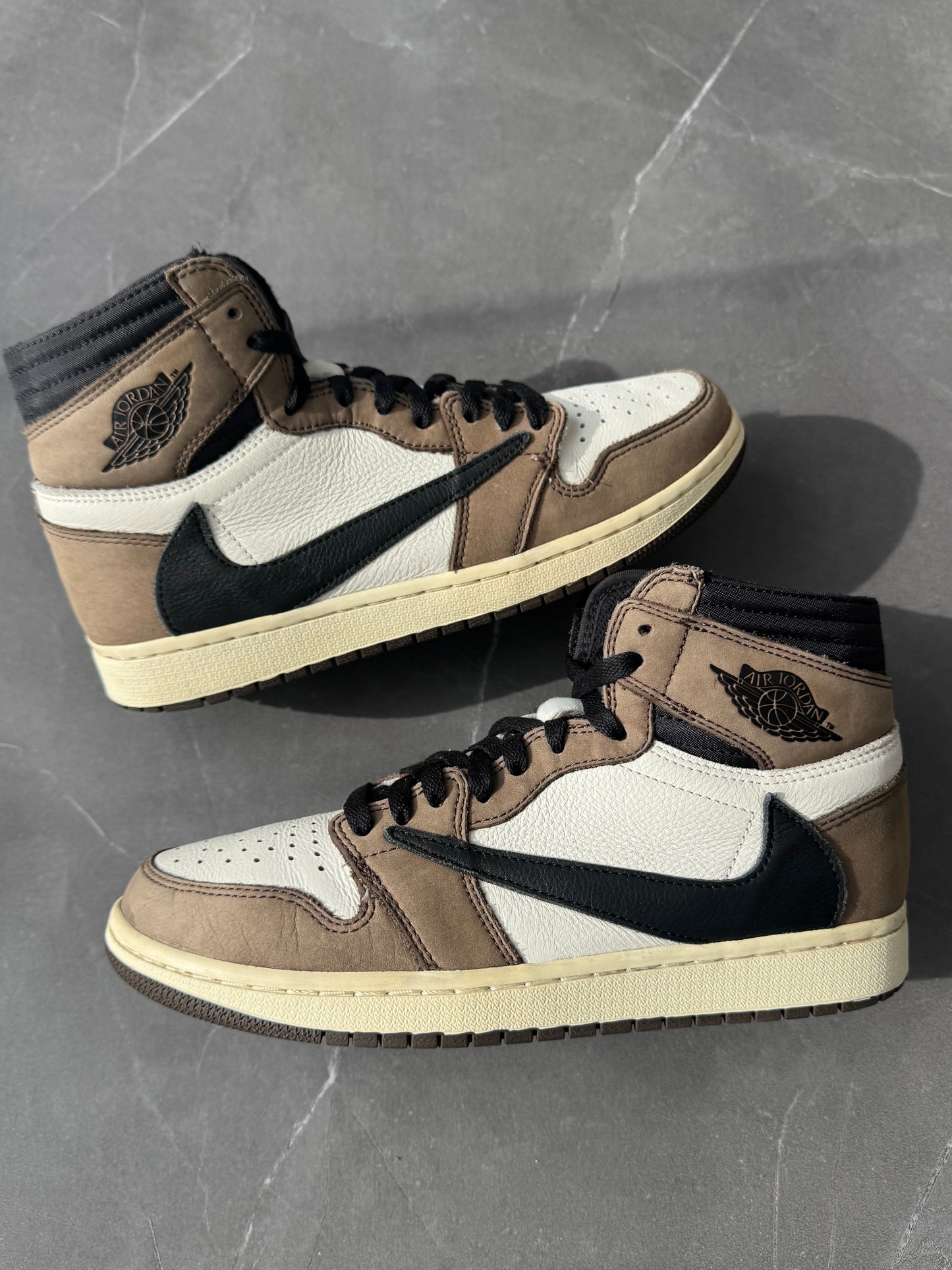 Air Jordan 1 High Travis Scott Mocha US8.5