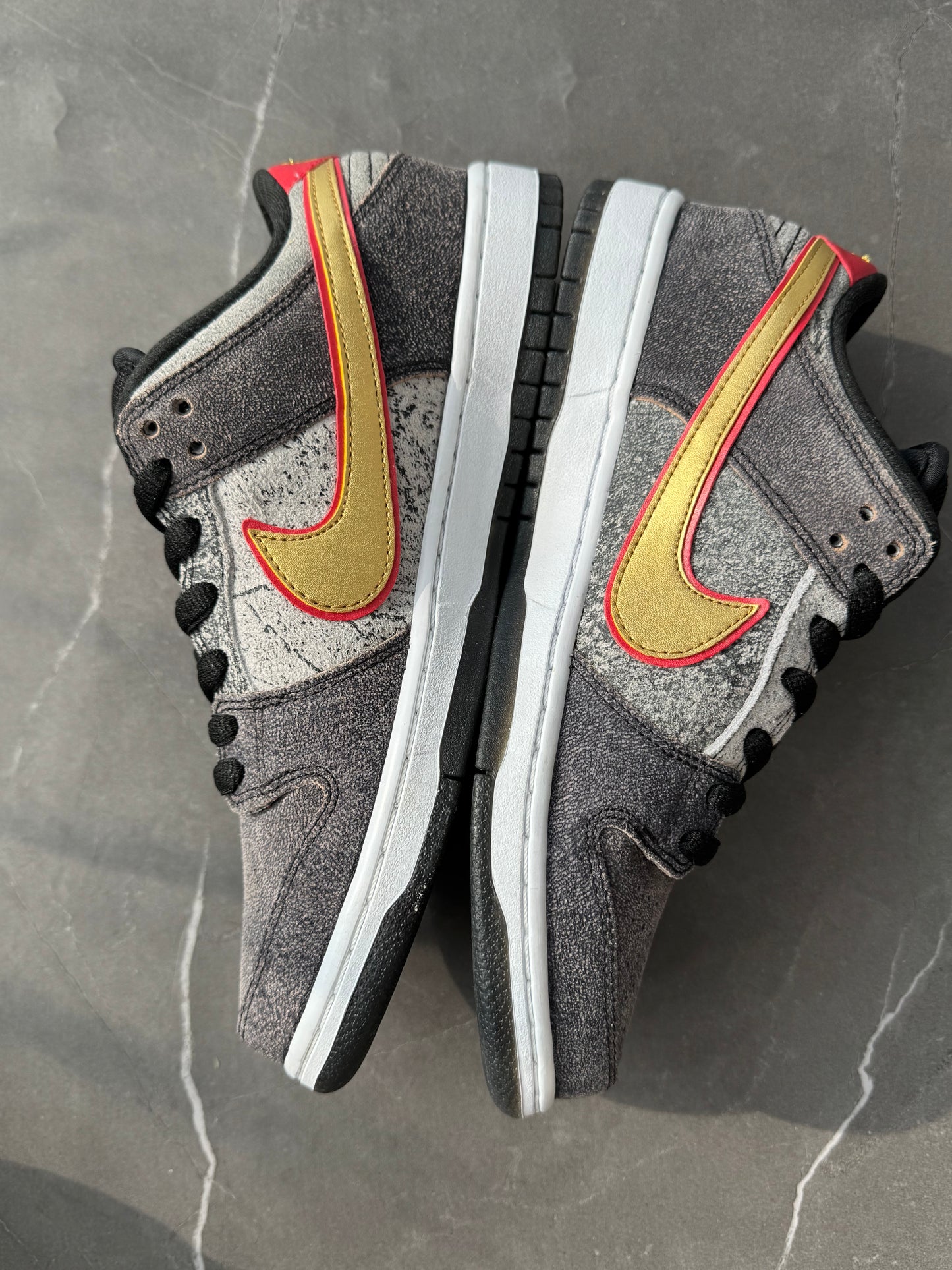 Dunk Low Premium SB QS Beijing Metallic Gold 2013 US8.5