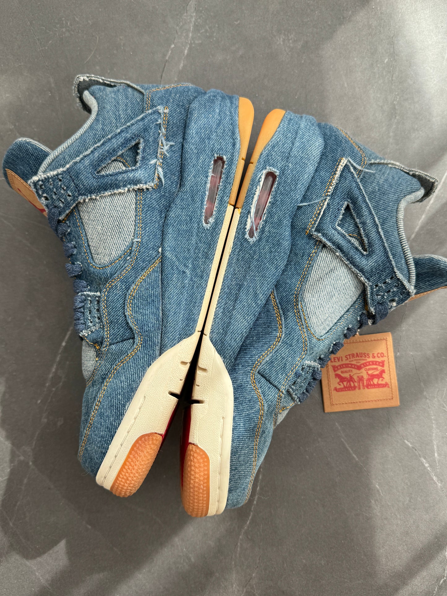 Air Jordan 4 Levi‘s Blue Denim