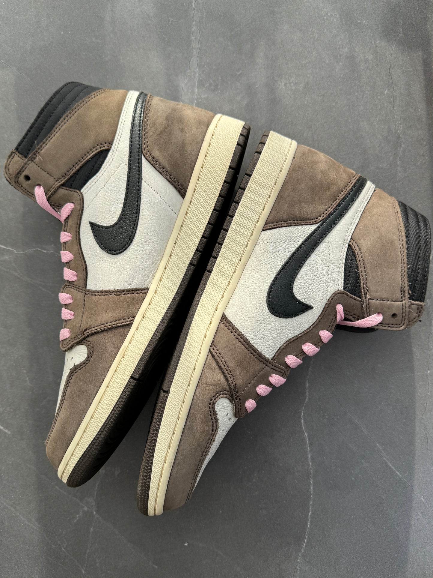 Air Jordan 1 High Travis Scott Mocha US11