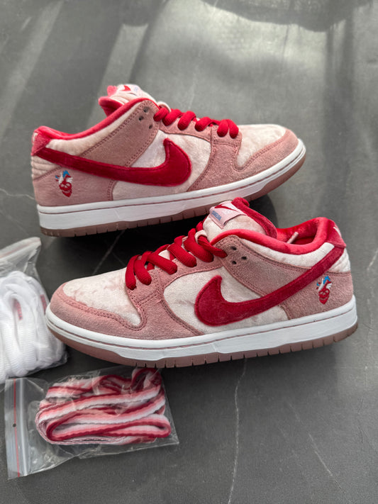 Dunk Low Pro SB Strange Love US5