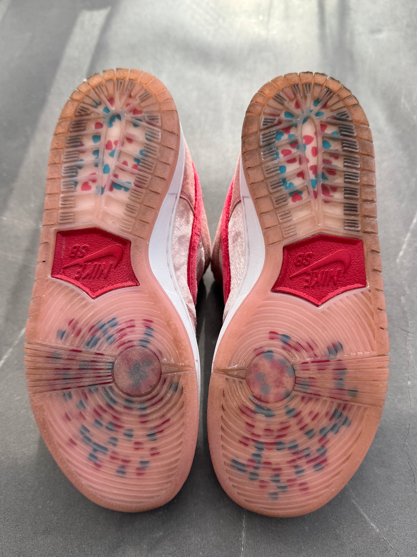 Dunk Low Pro SB Strange Love US5