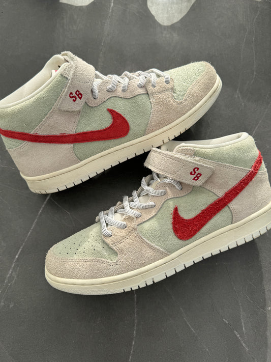 Dunk Mid Pro SB White Widow