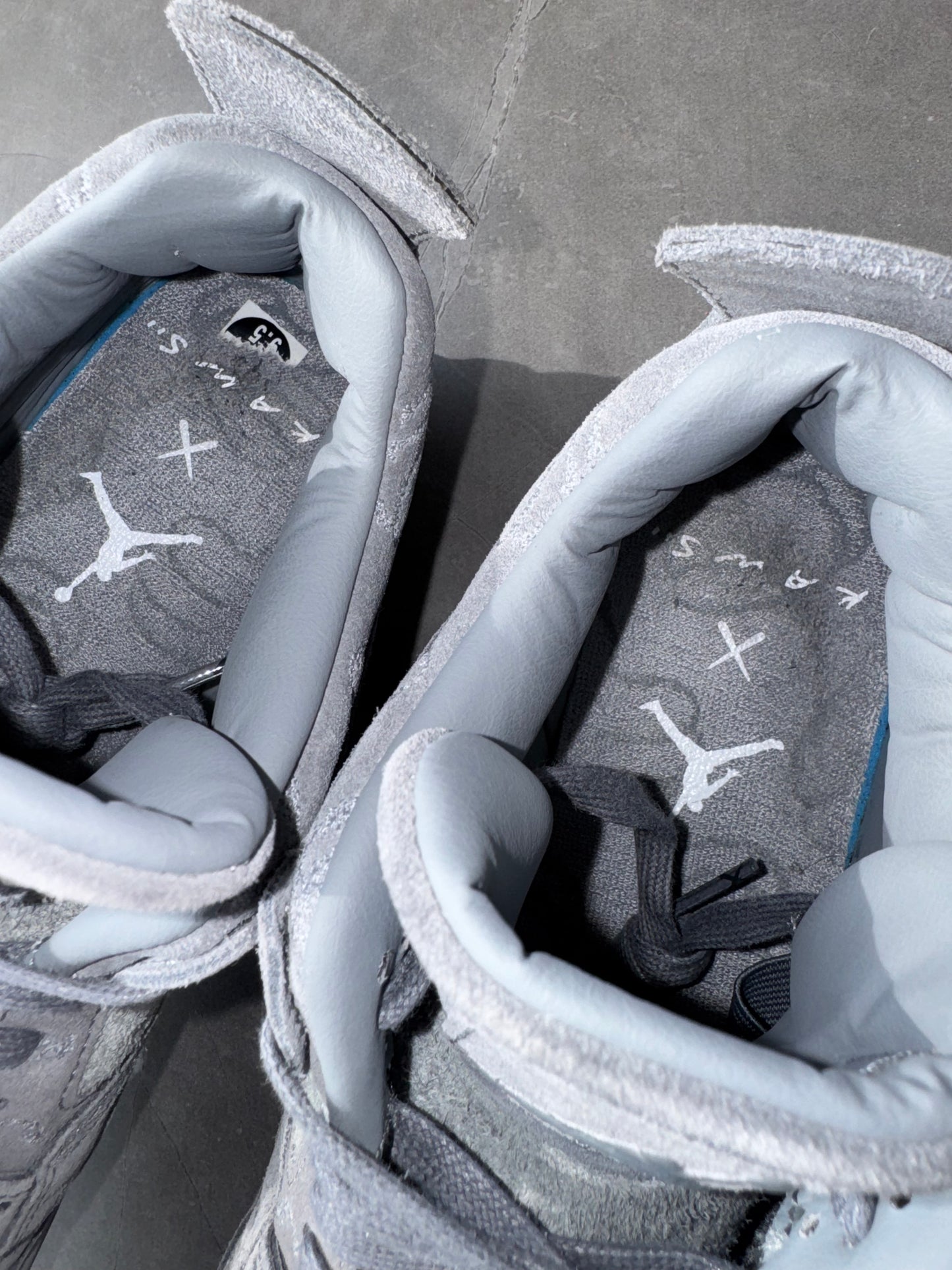 Air Jordan 4 Kaws Grey US9.5 2️⃣