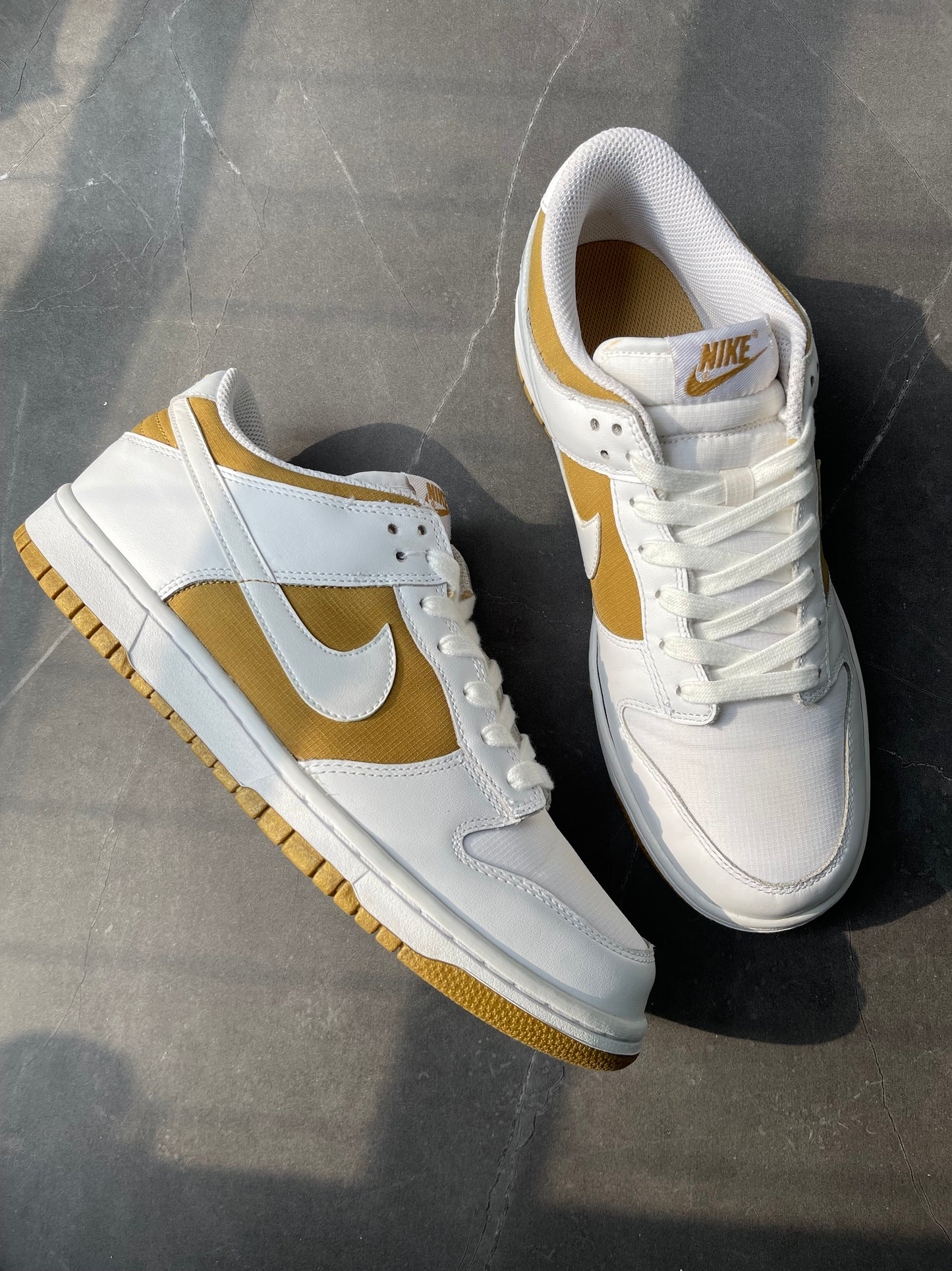 Dunk Low CL White Metallic Gold 2009