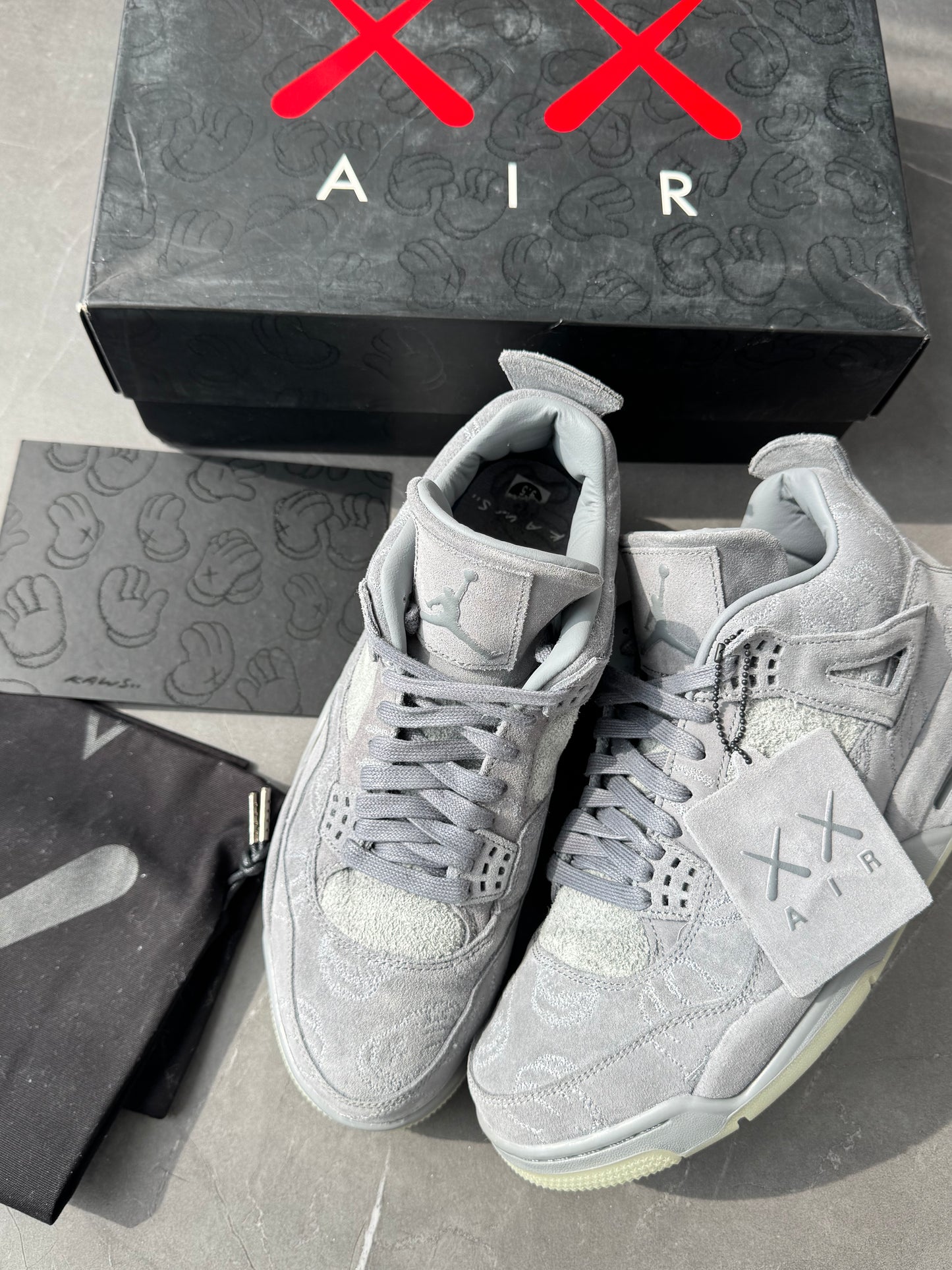 Air Jordan 4 Kaws Grey US9.5 2️⃣