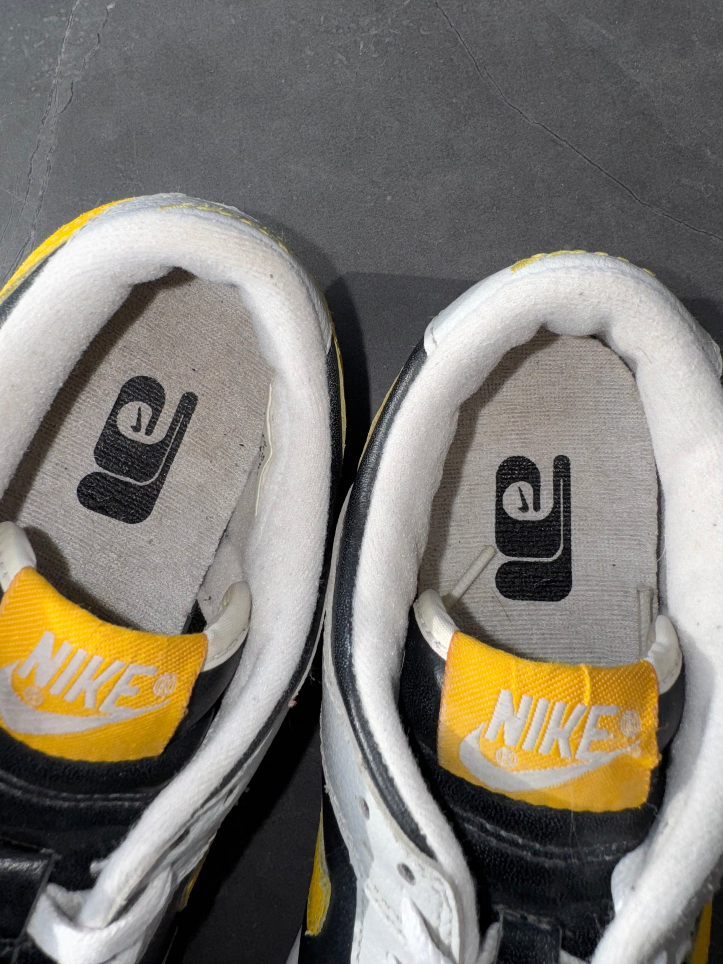 Dunk Low Varsity Maize Neutral Grey 2005